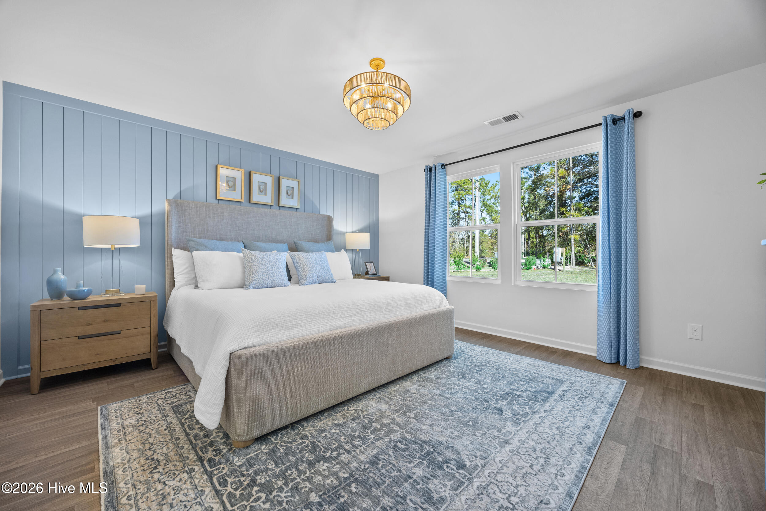 100567180 | Photo 13