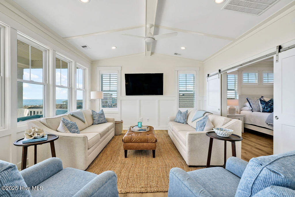 100541995 | Photo 40