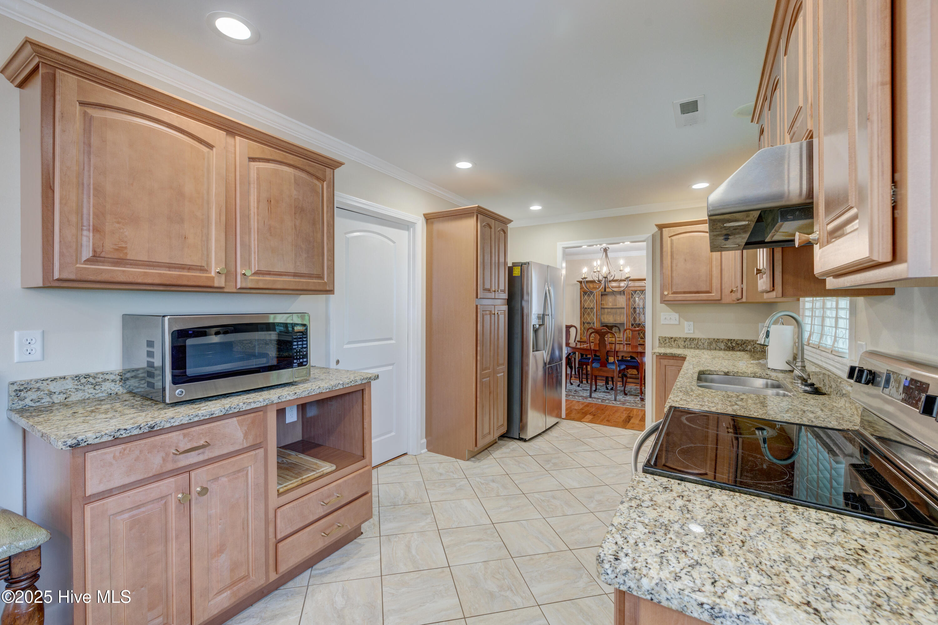 100523931 | Photo 16