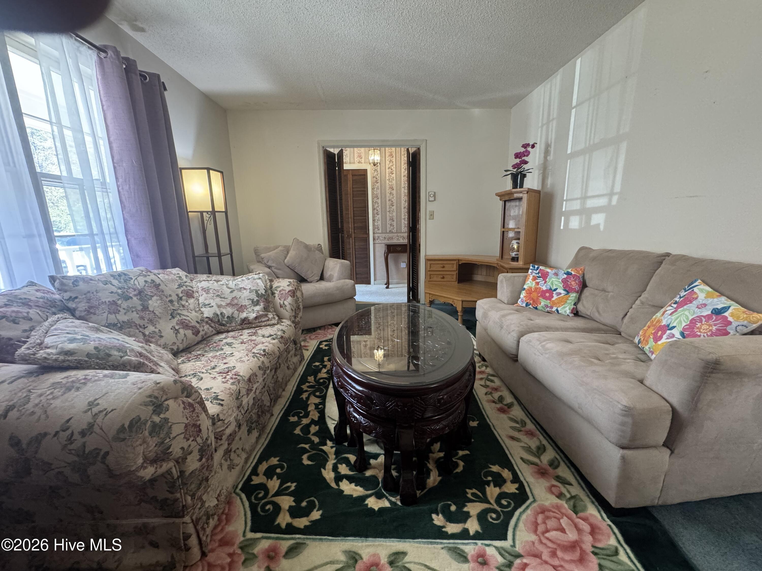 100561896 | Photo 24