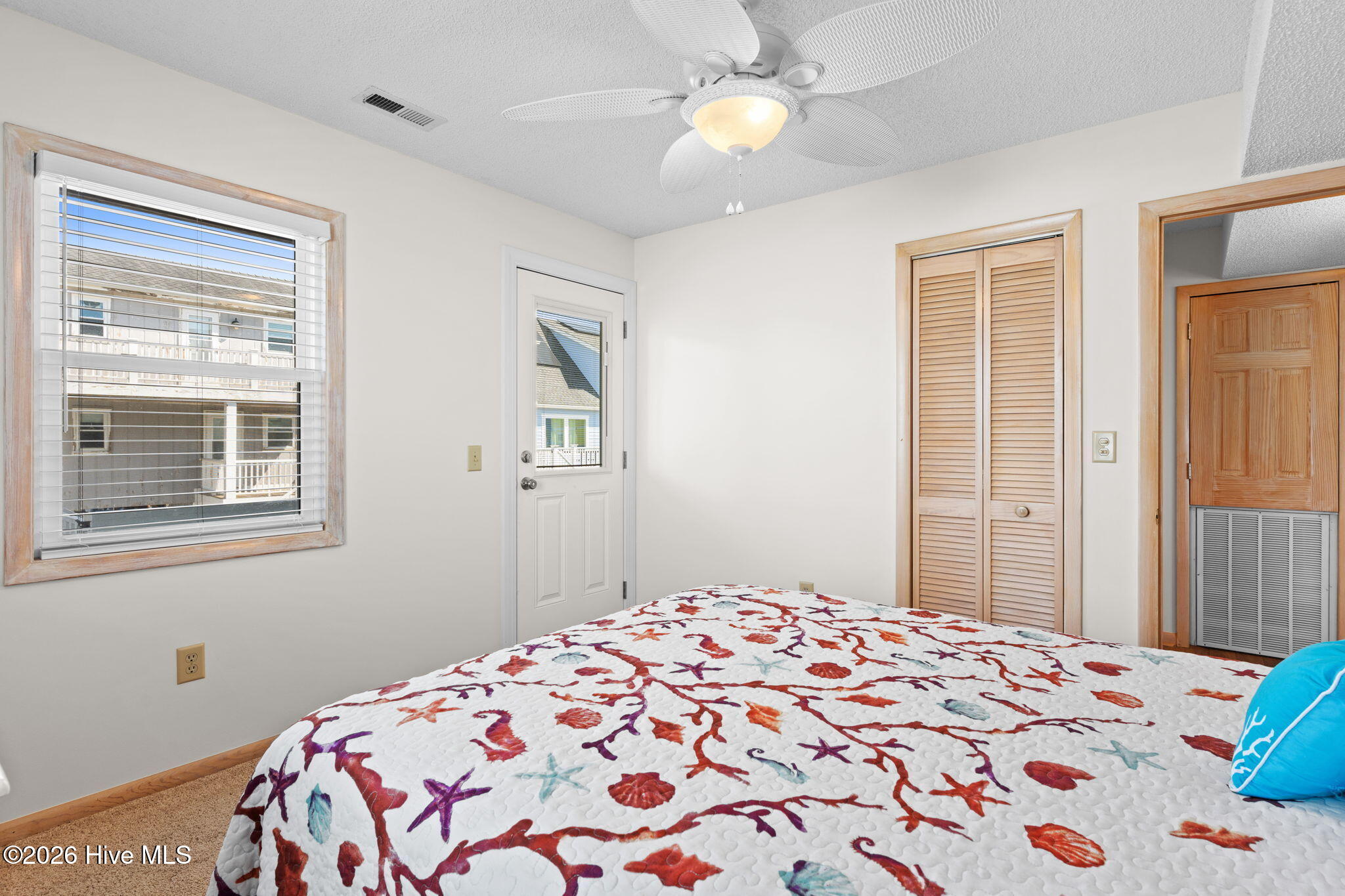 100560342 | Photo 19