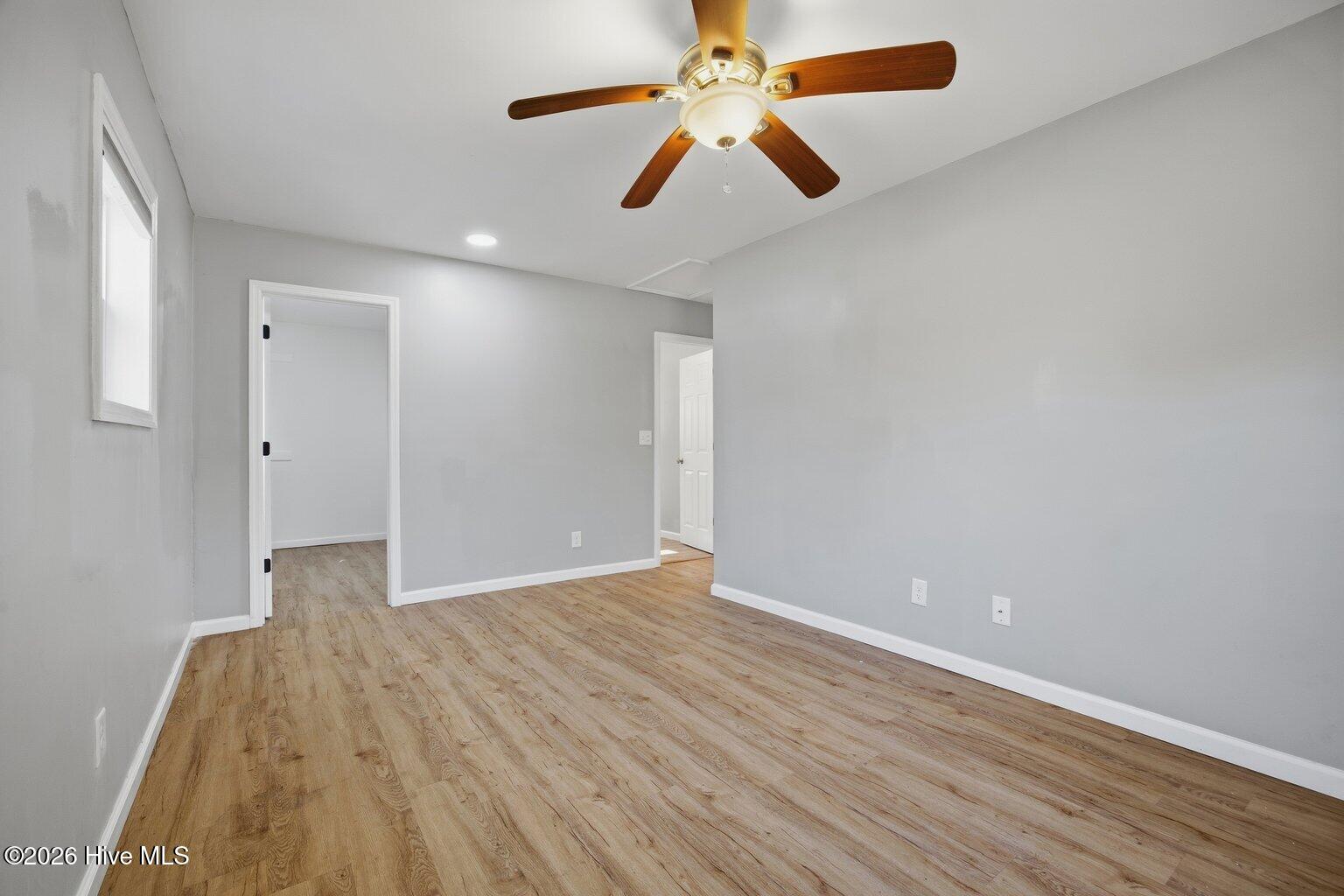 100554900 | Photo 11