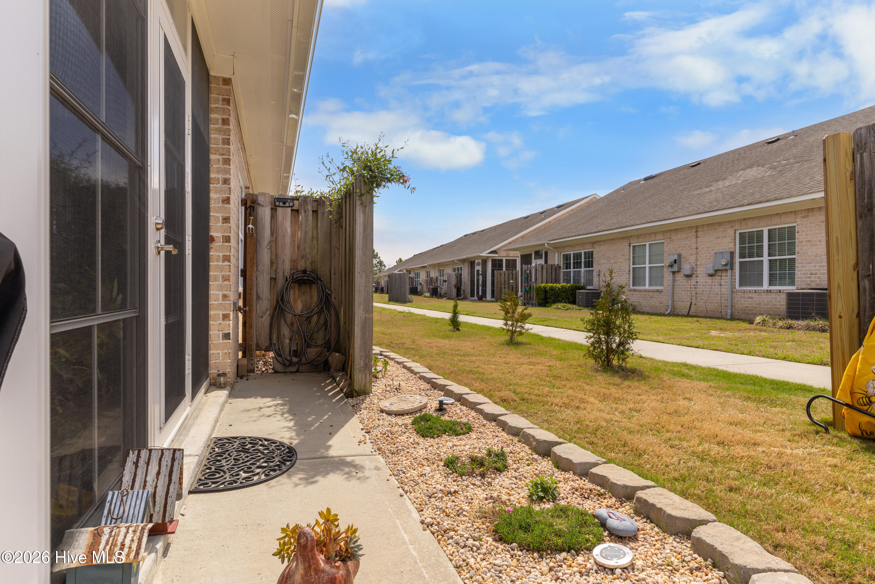 100561960 | Photo 28