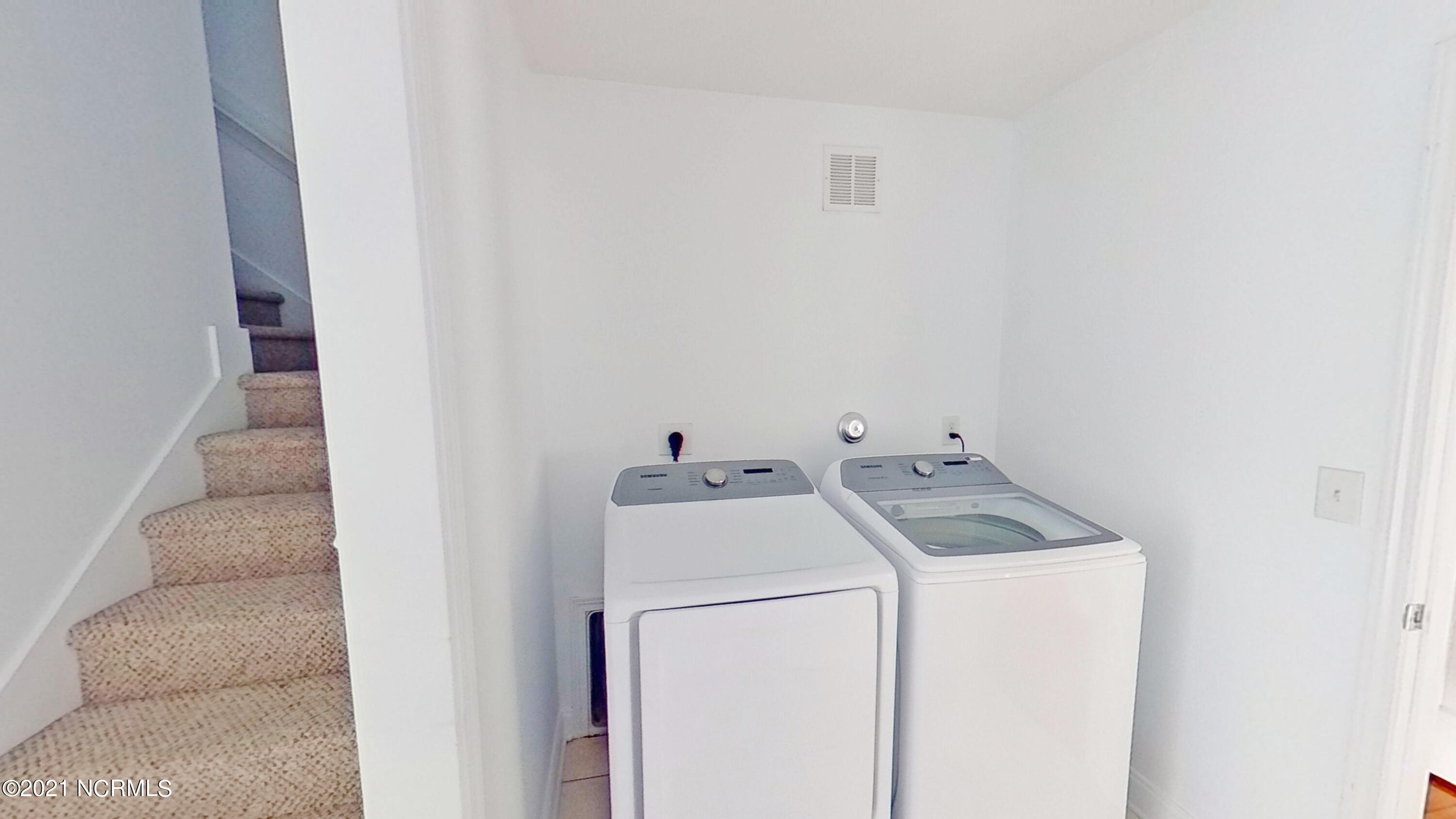 100546873 | Photo 25