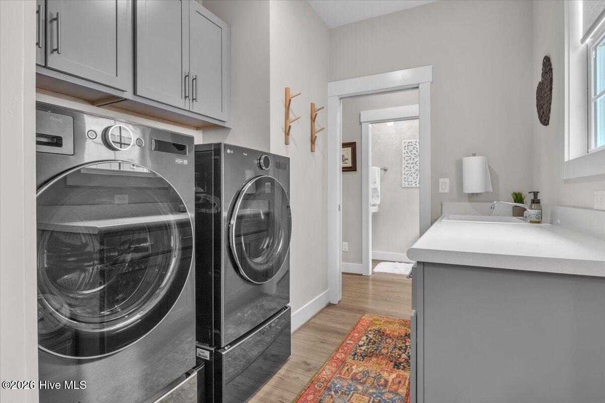 100558709 | Photo 53