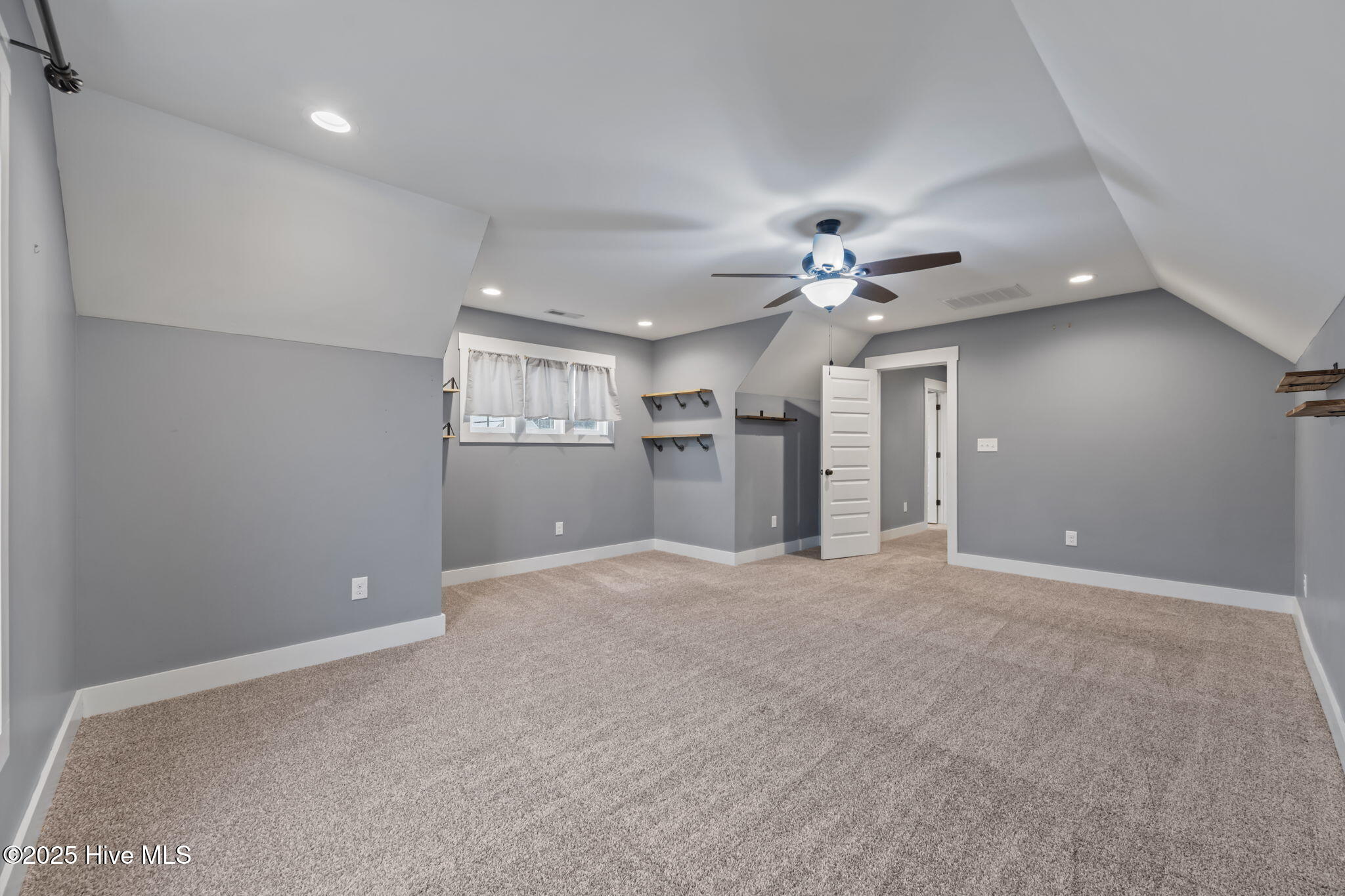 100544347 | Photo 30