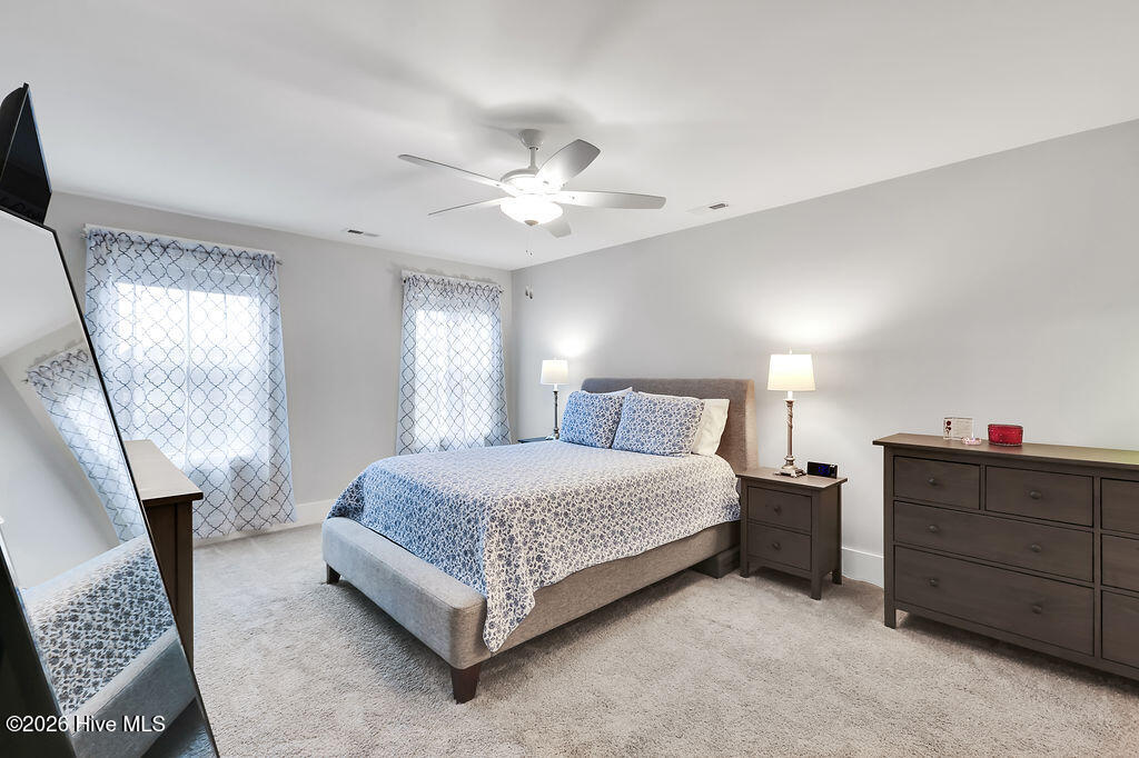 100549717 | Photo 22