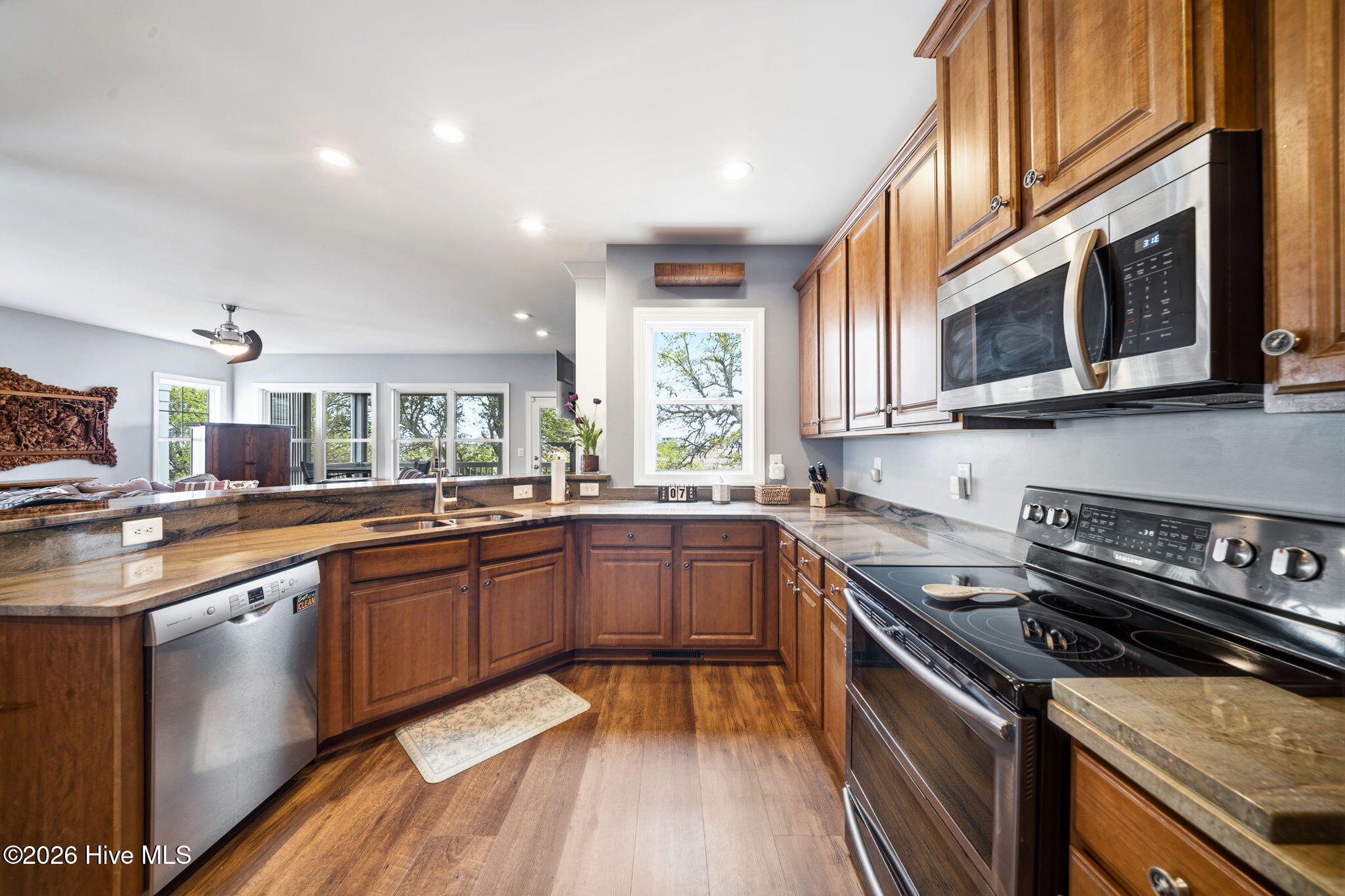 100566136 | Photo 29