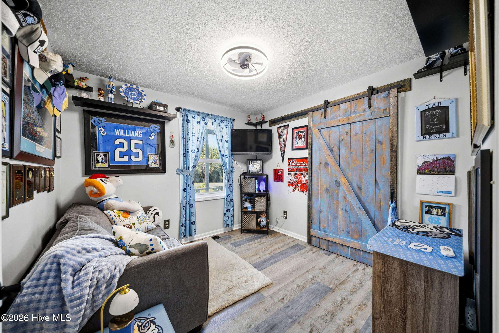 100569227 | Photo 12