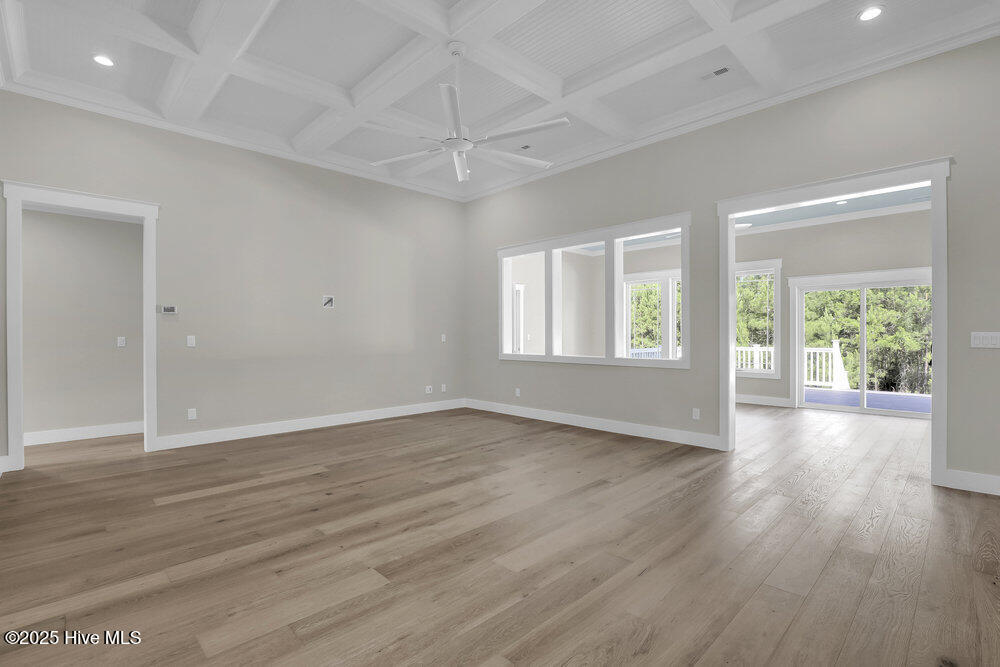 100509859 | Photo 13