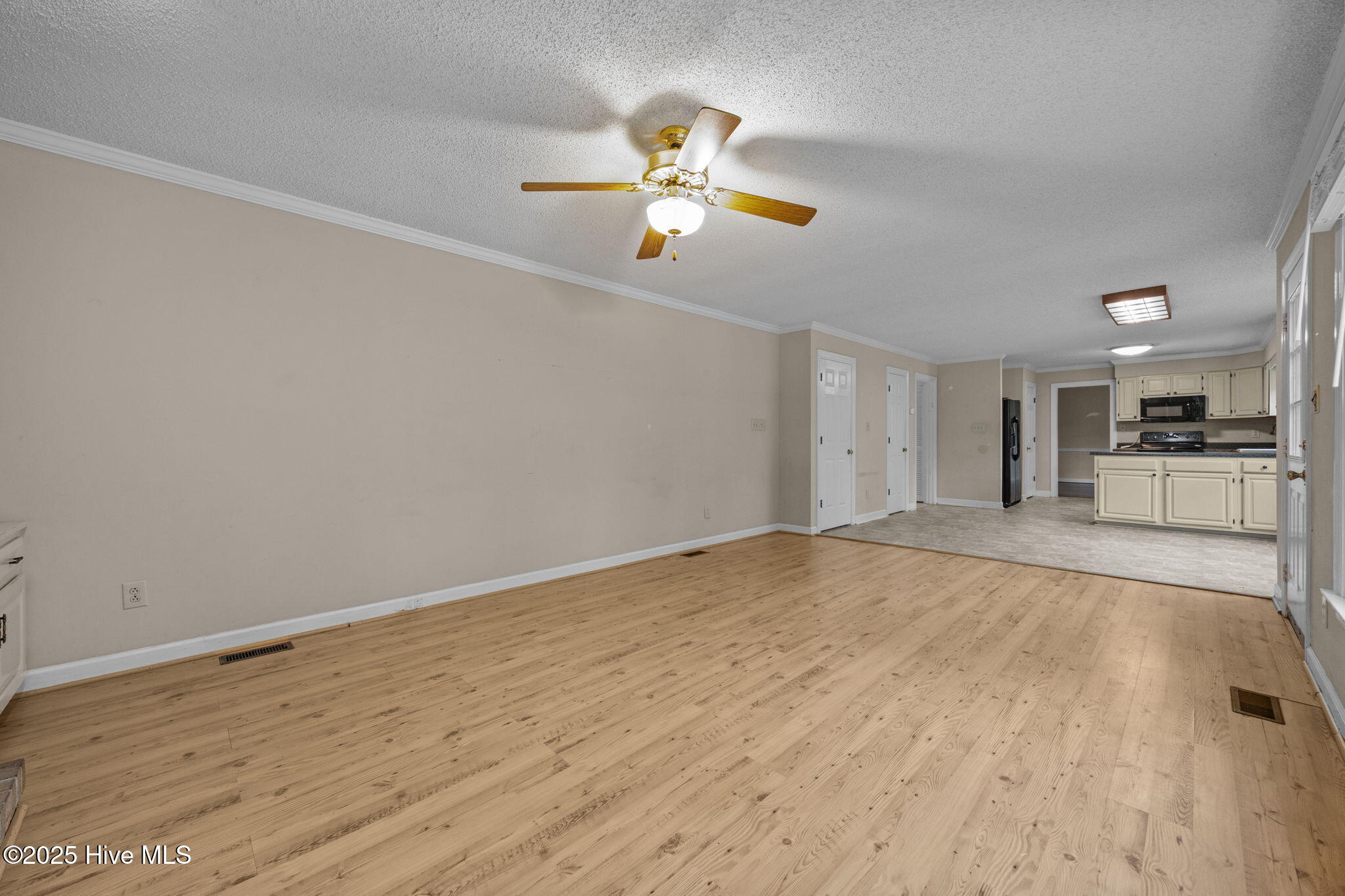 100534053 | Photo 15