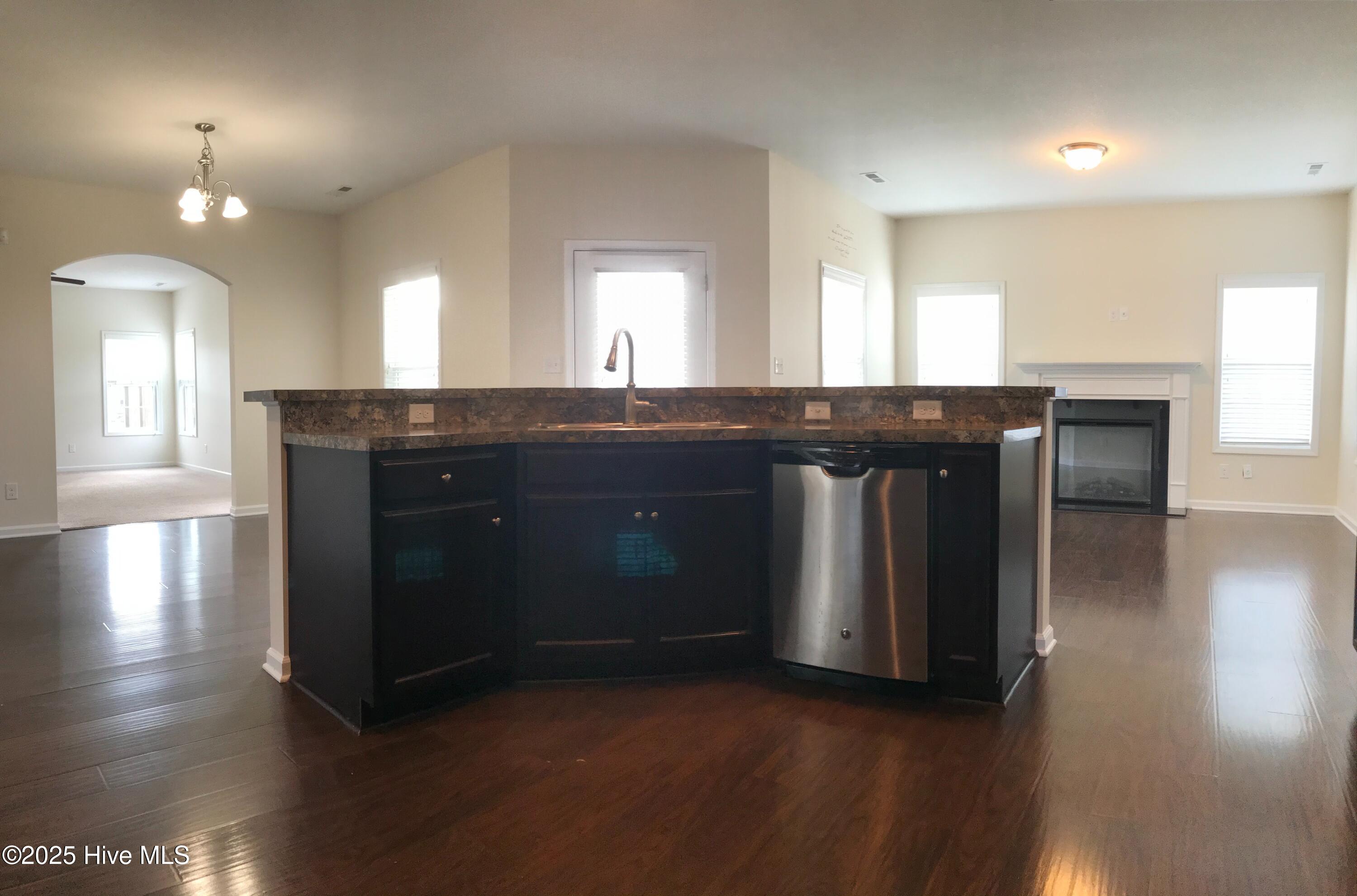 100544459 | Photo 10