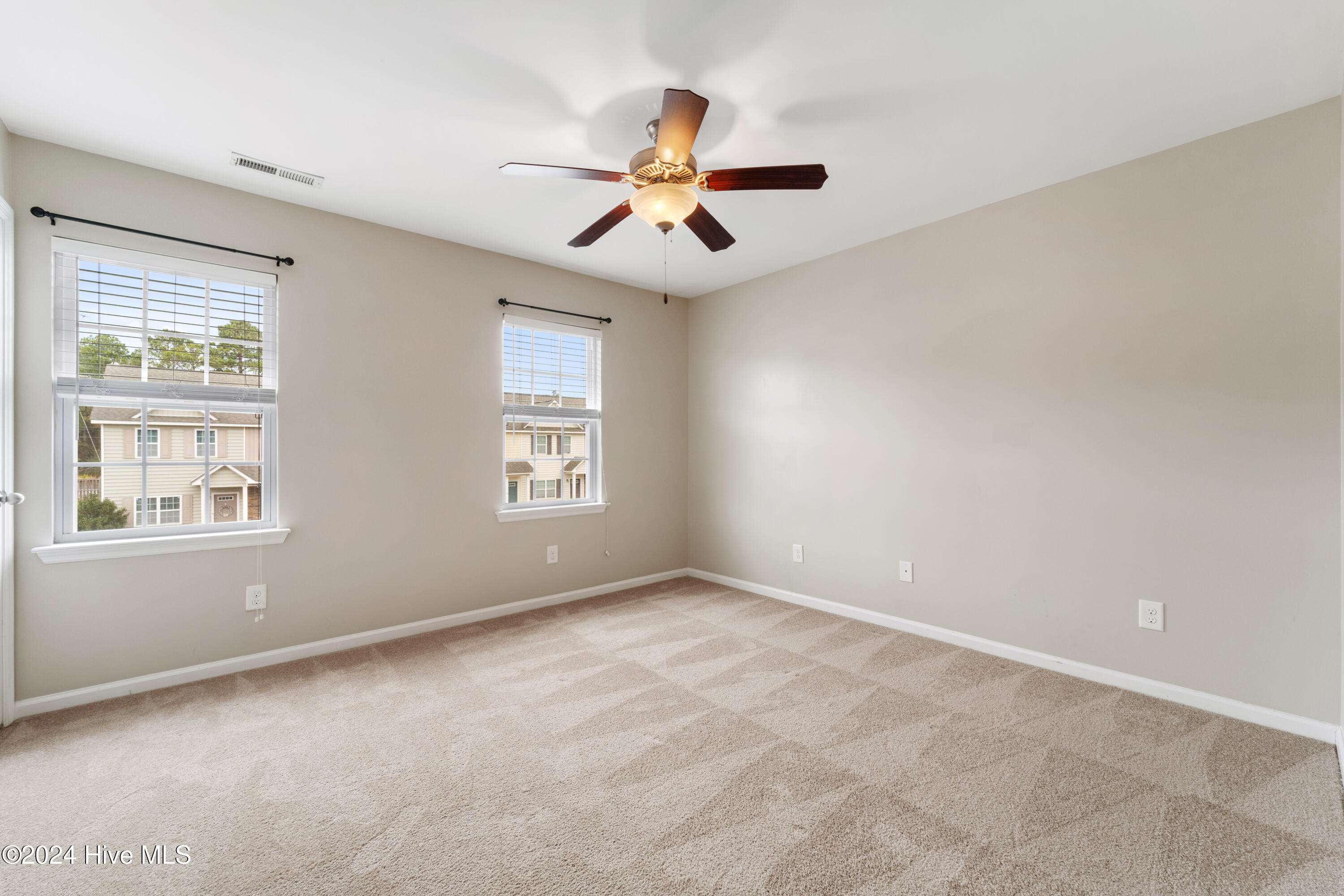 100550607 | Photo 12