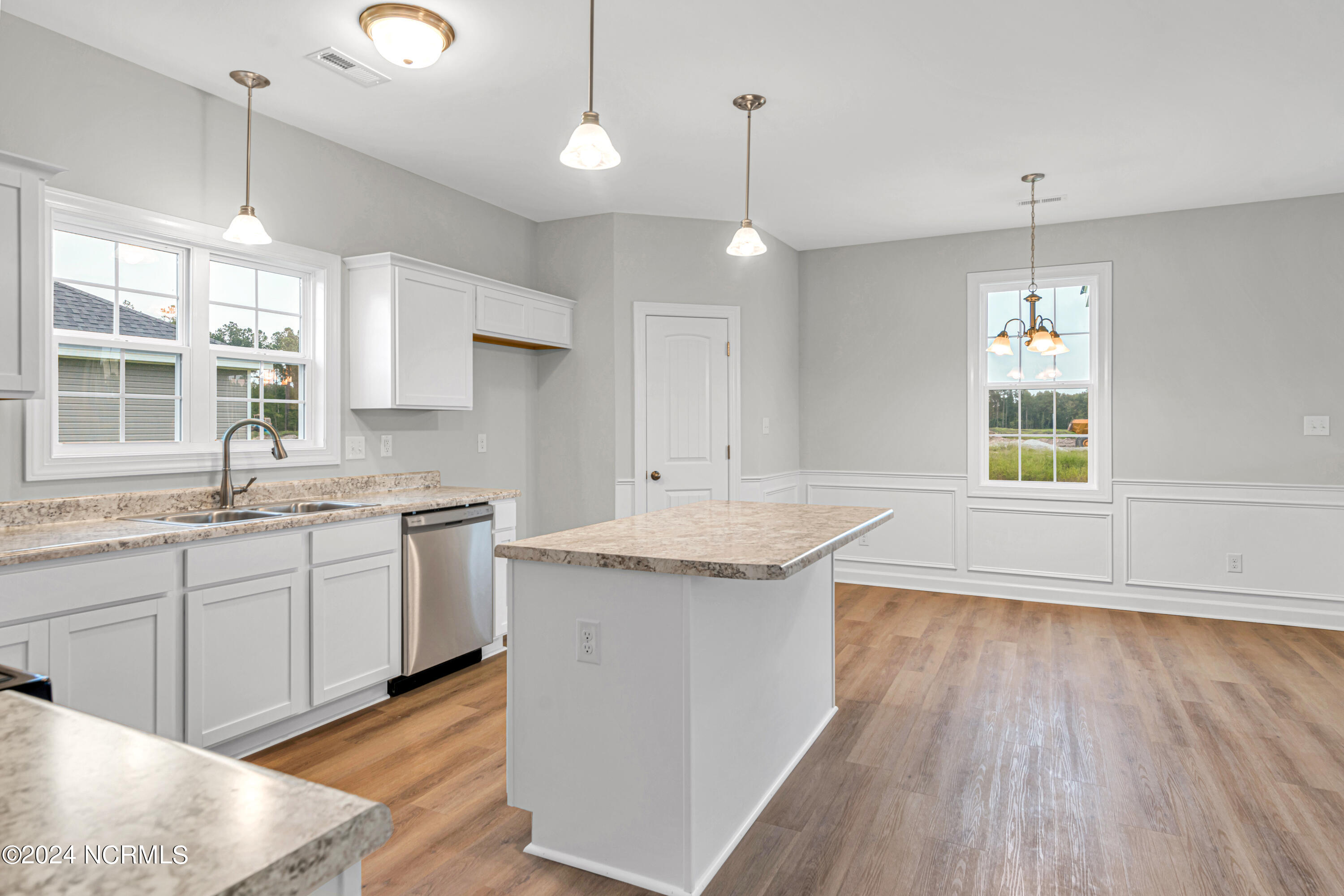 100563429 | Photo 19