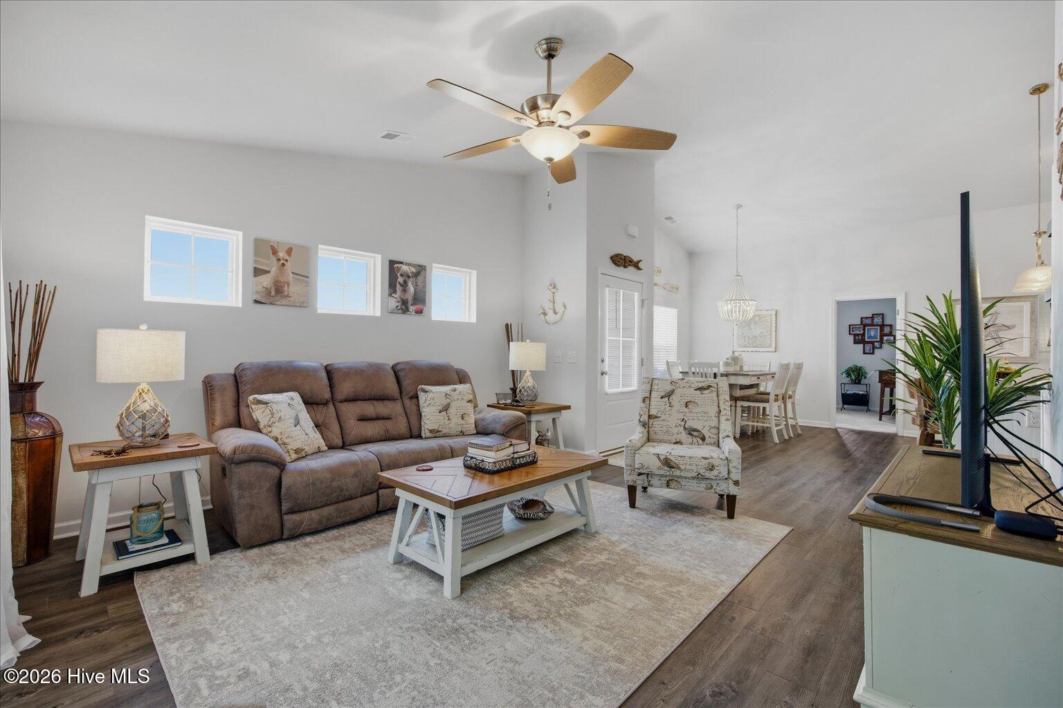 100557120 | Photo 15