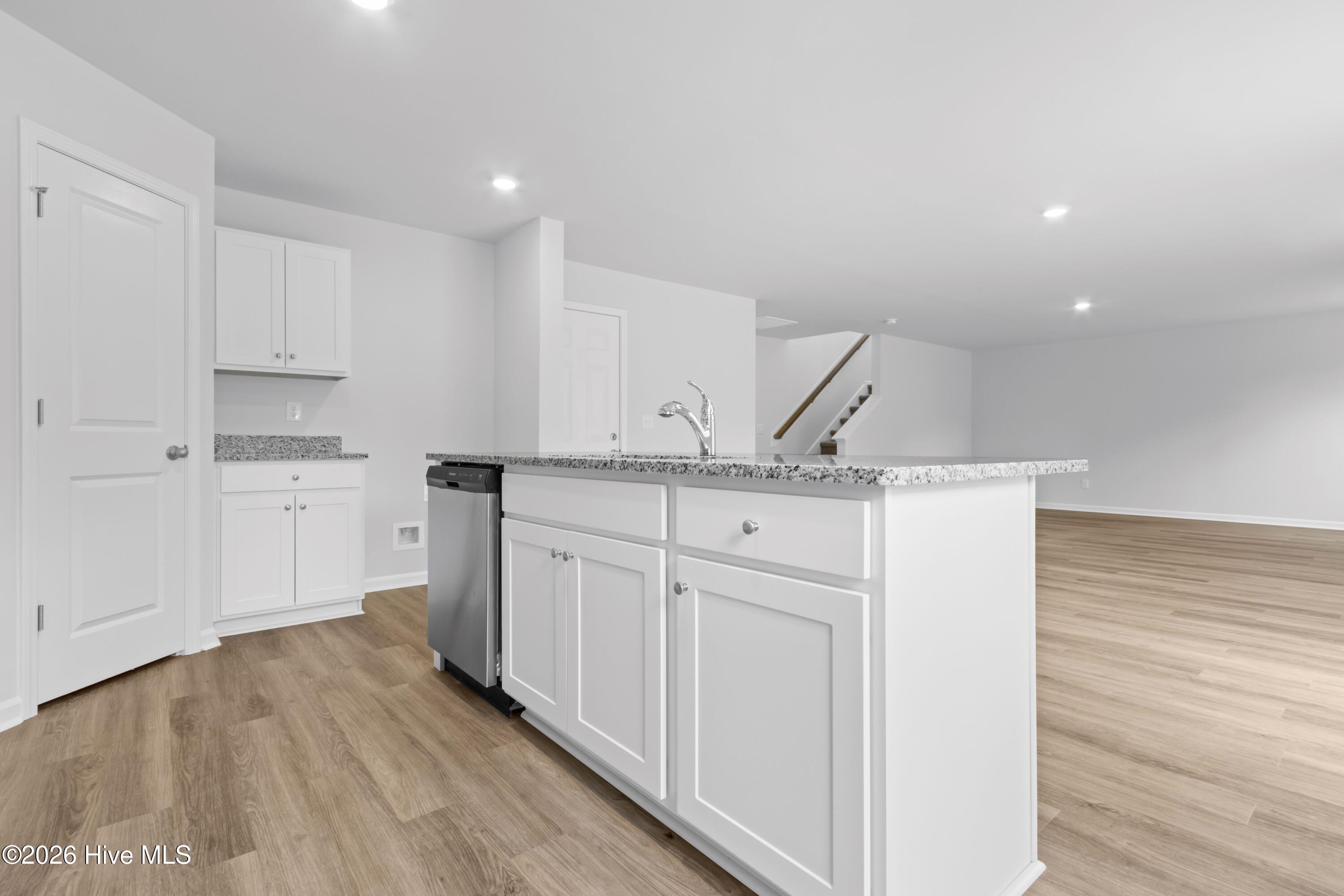 100557656 | Photo 28