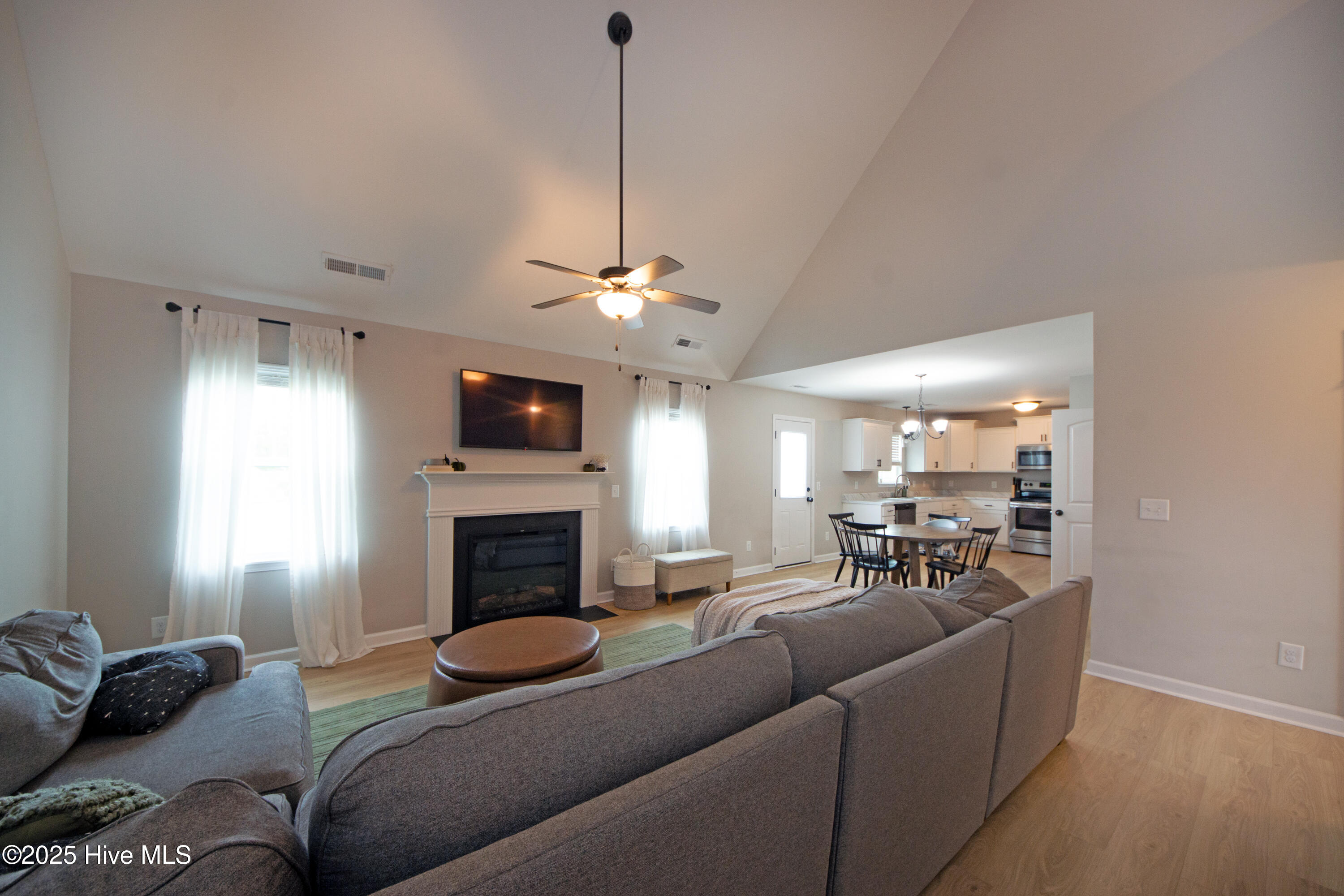 100539129 | Photo 21