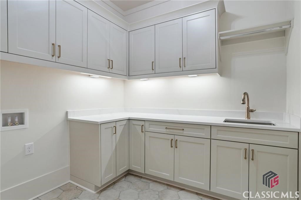 Laundry - You will not mind doing the laundry here!