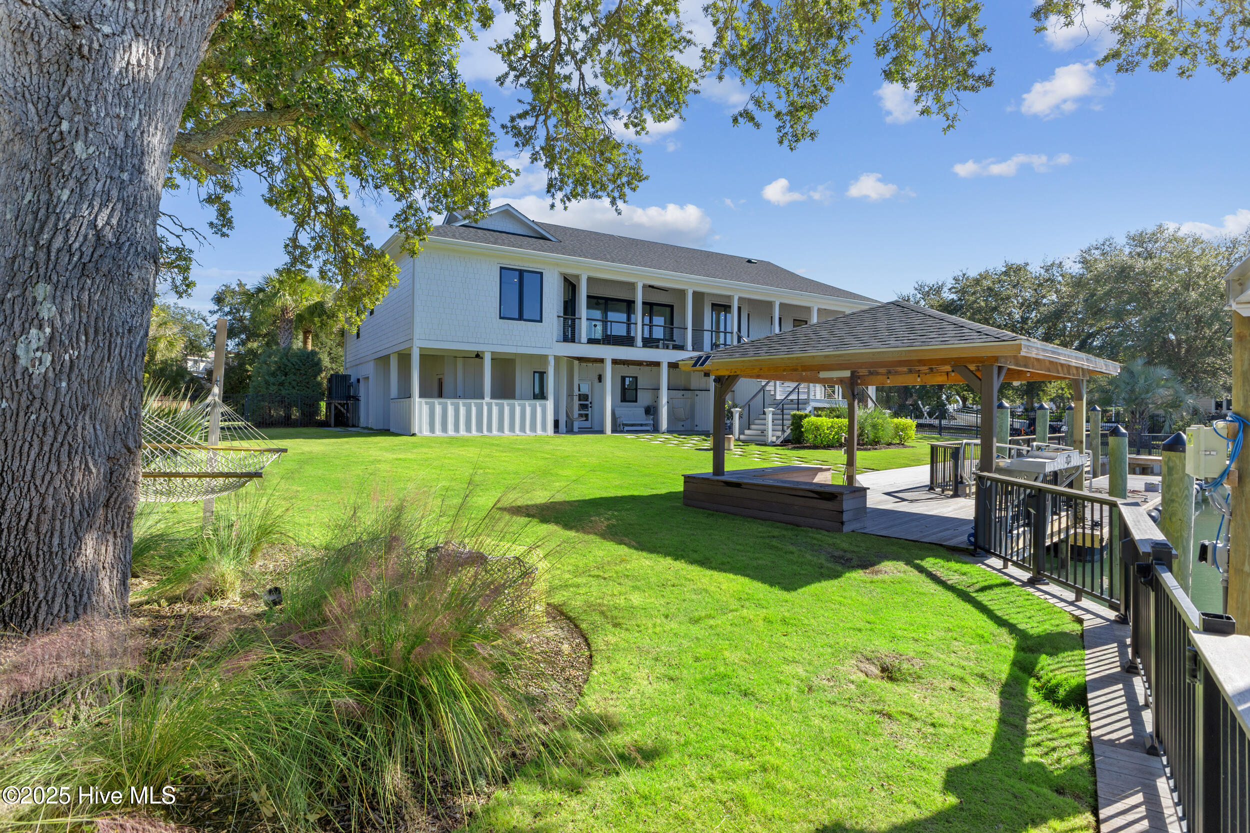 100541015 | Photo 26