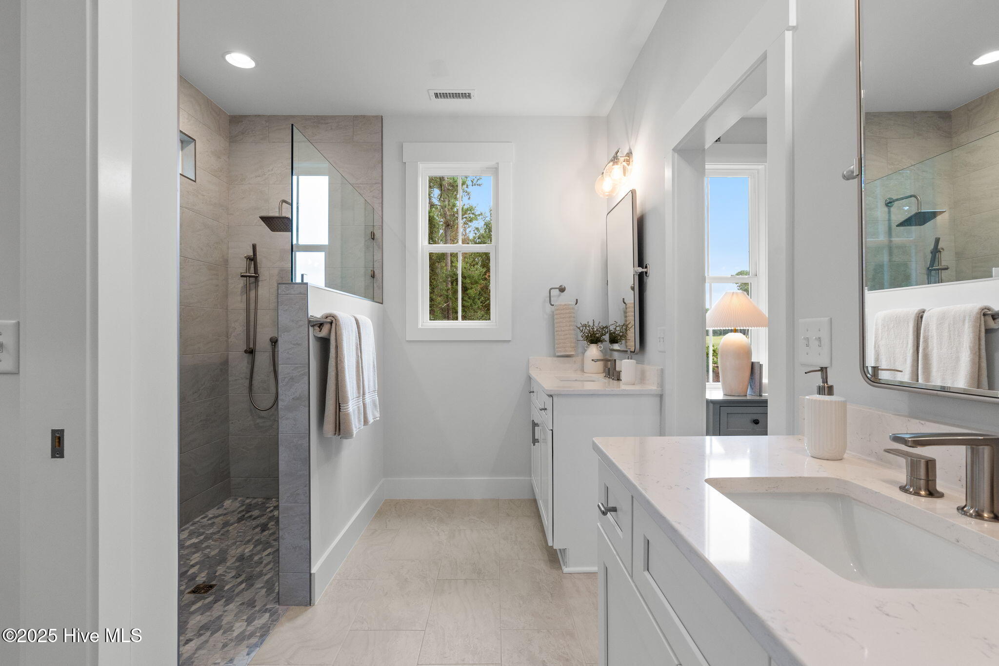 100530542 | Photo 33