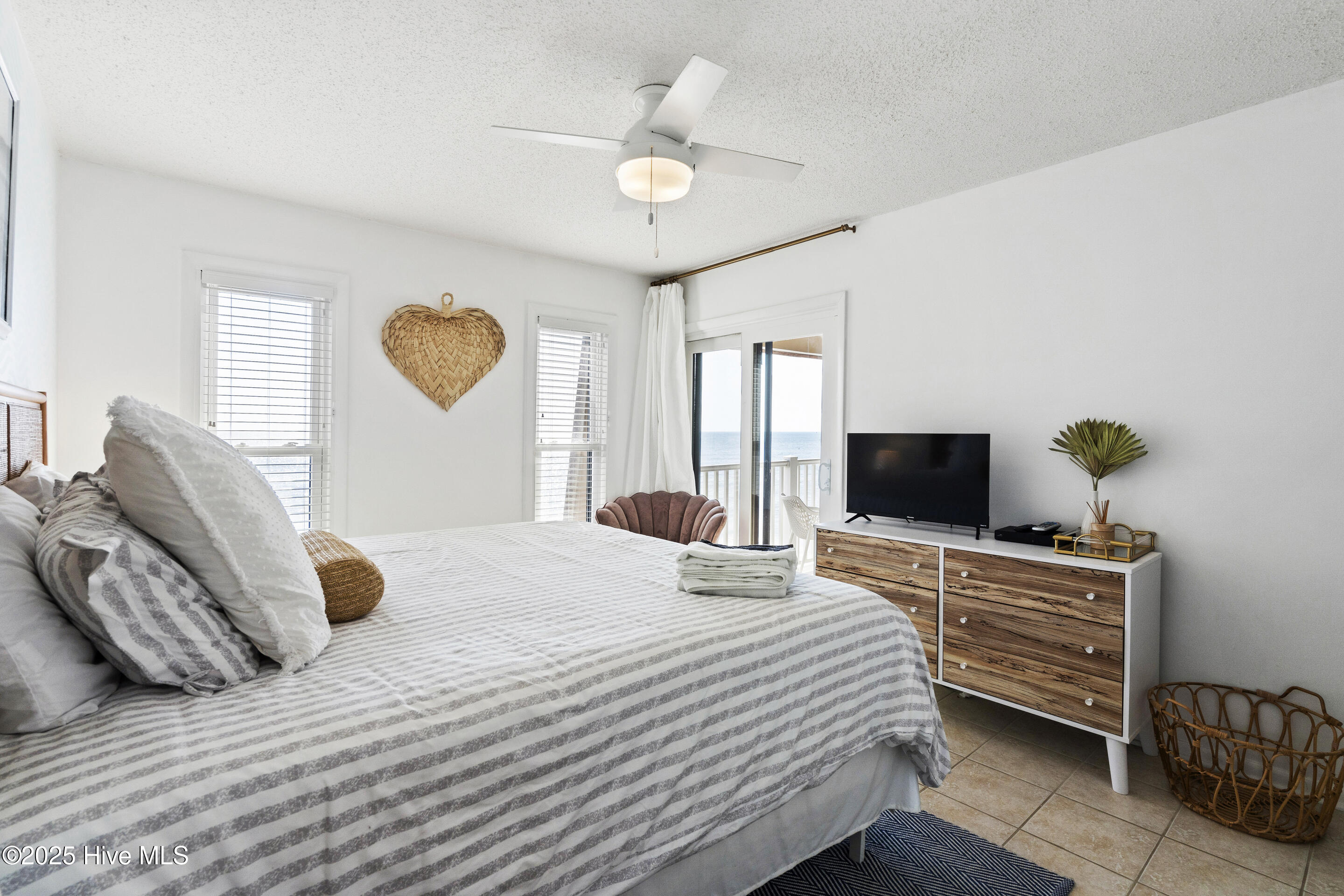 100529356 | Photo 25