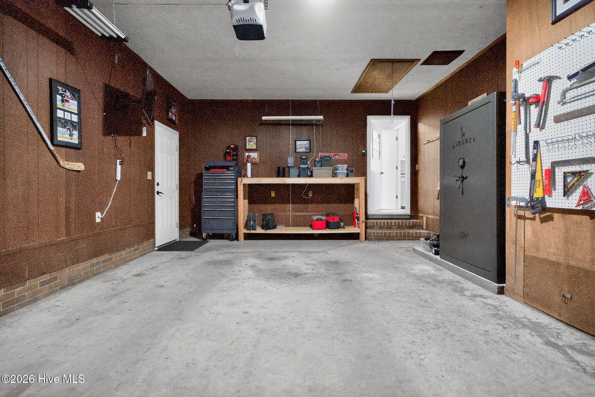 100563567 | Photo 24