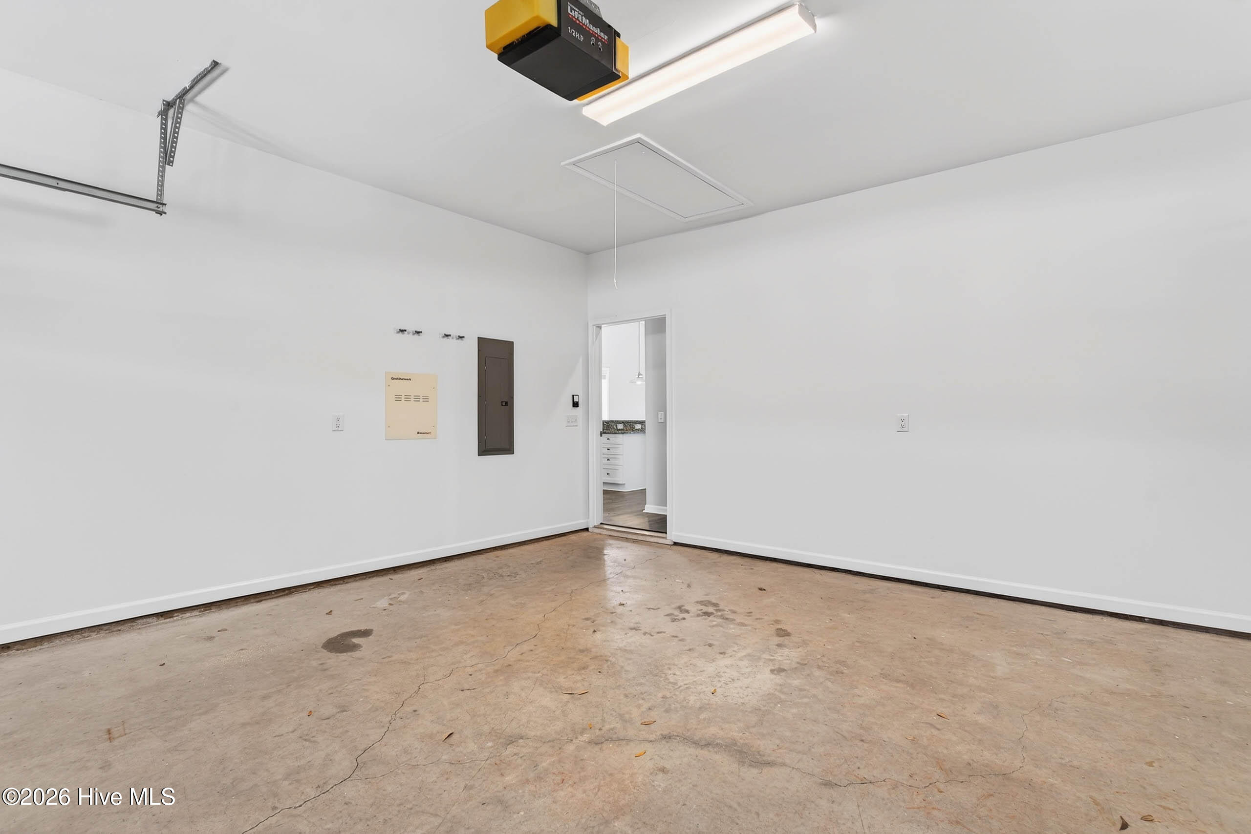 100564275 | Photo 39