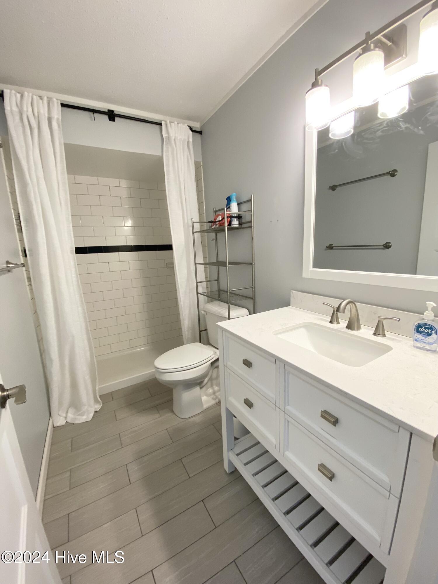 100548371 | Photo 10