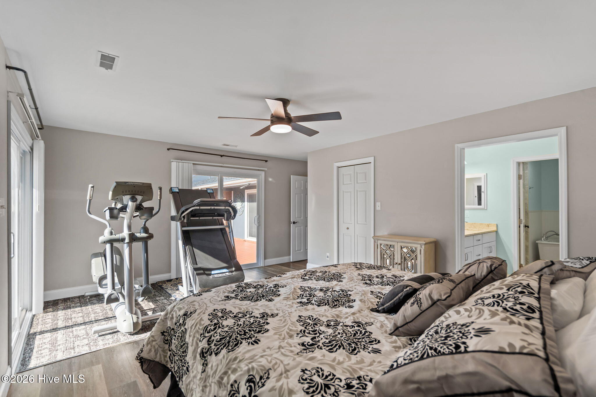 100554054 | Photo 21