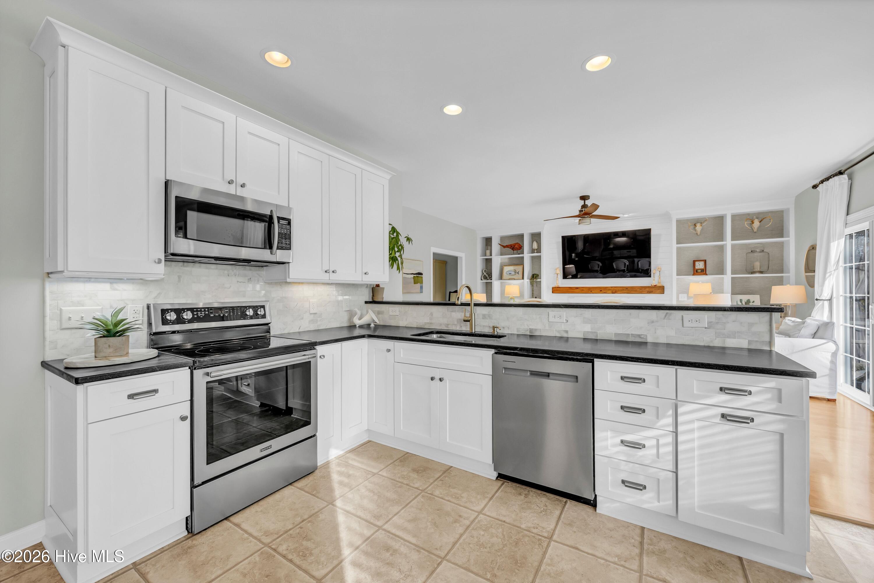 100561567 | Photo 11