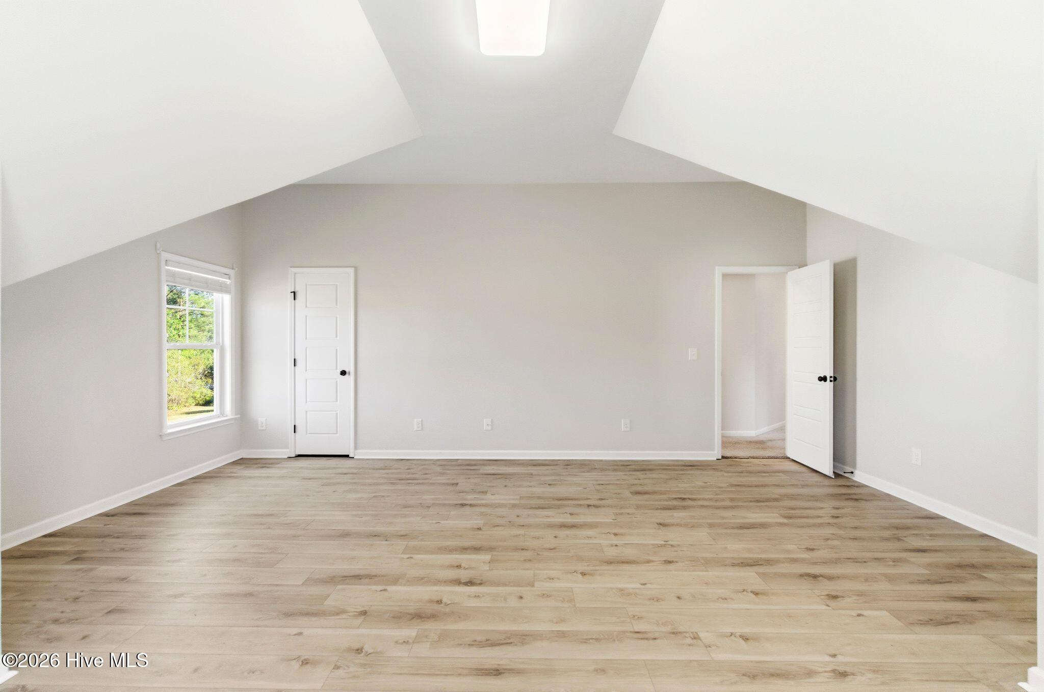 100566859 | Photo 49