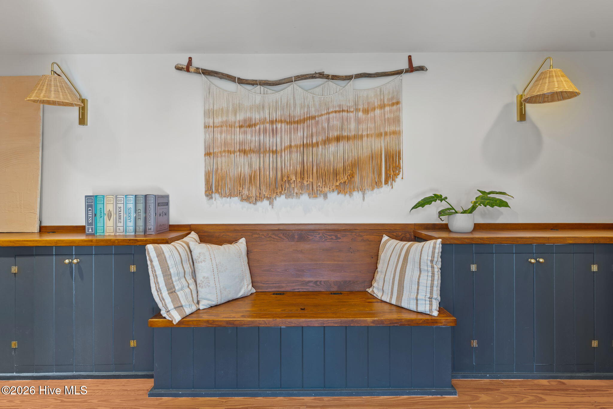 100565968 | Photo 24