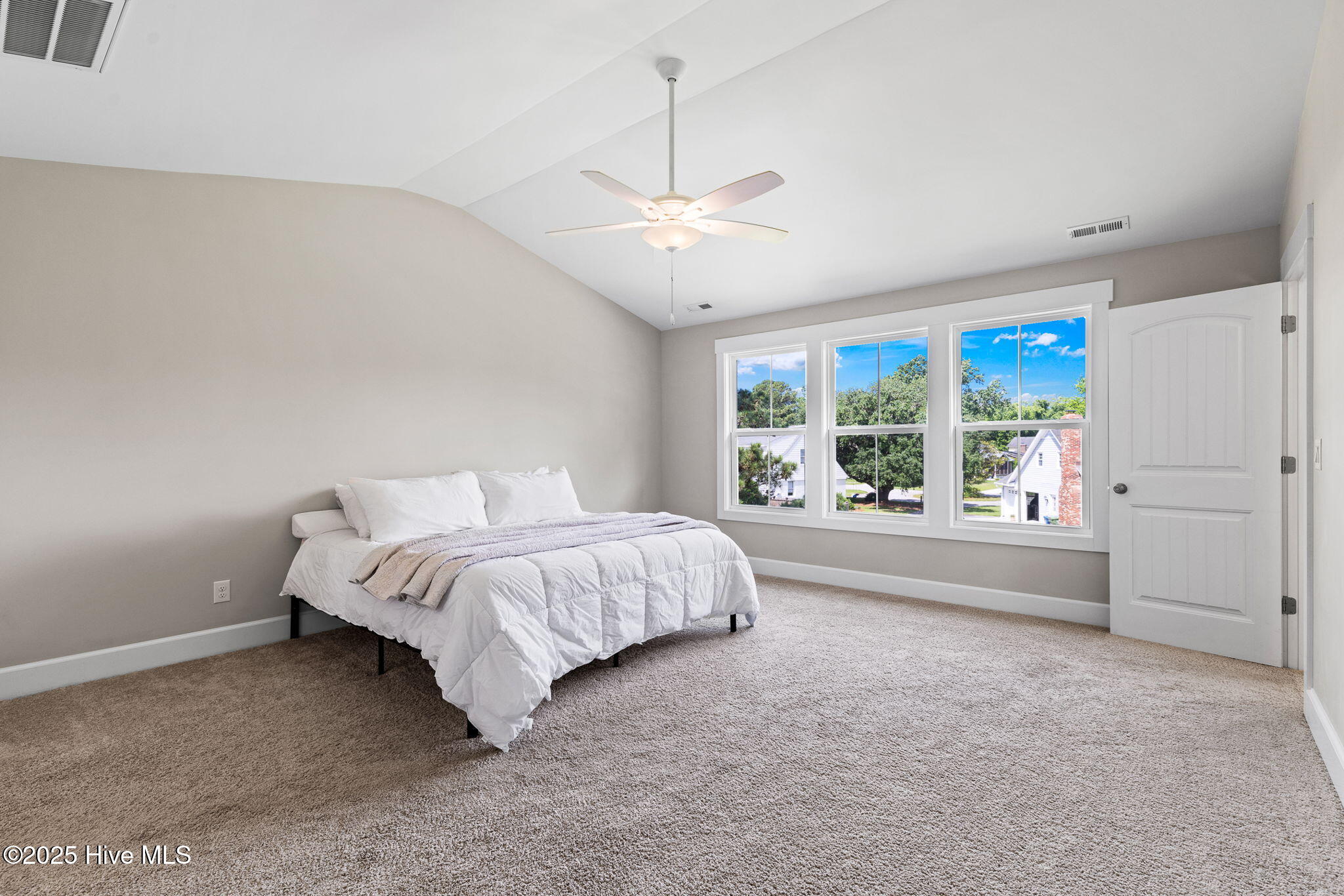 100547304 | Photo 31