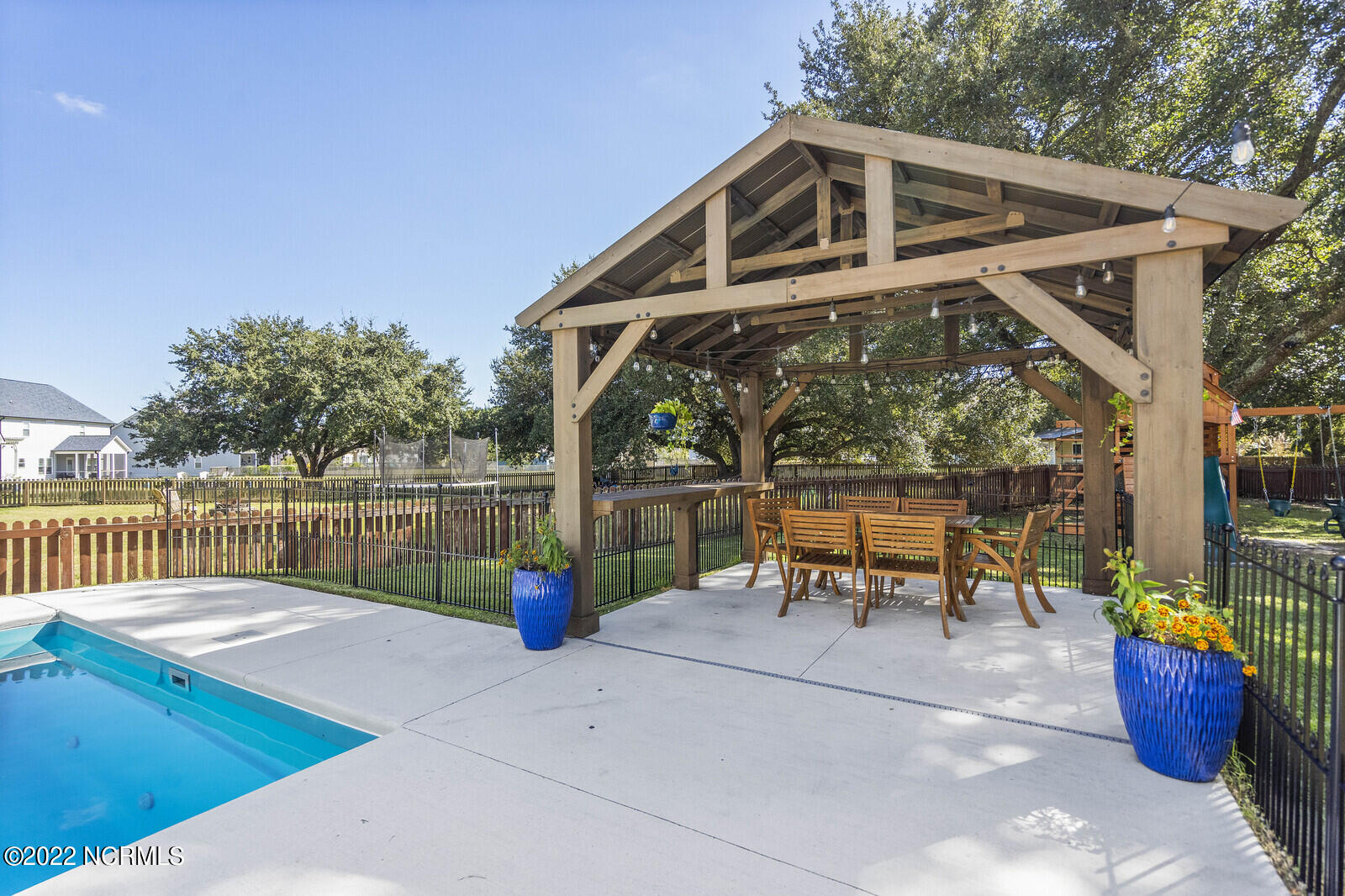 100556304 | Photo 77