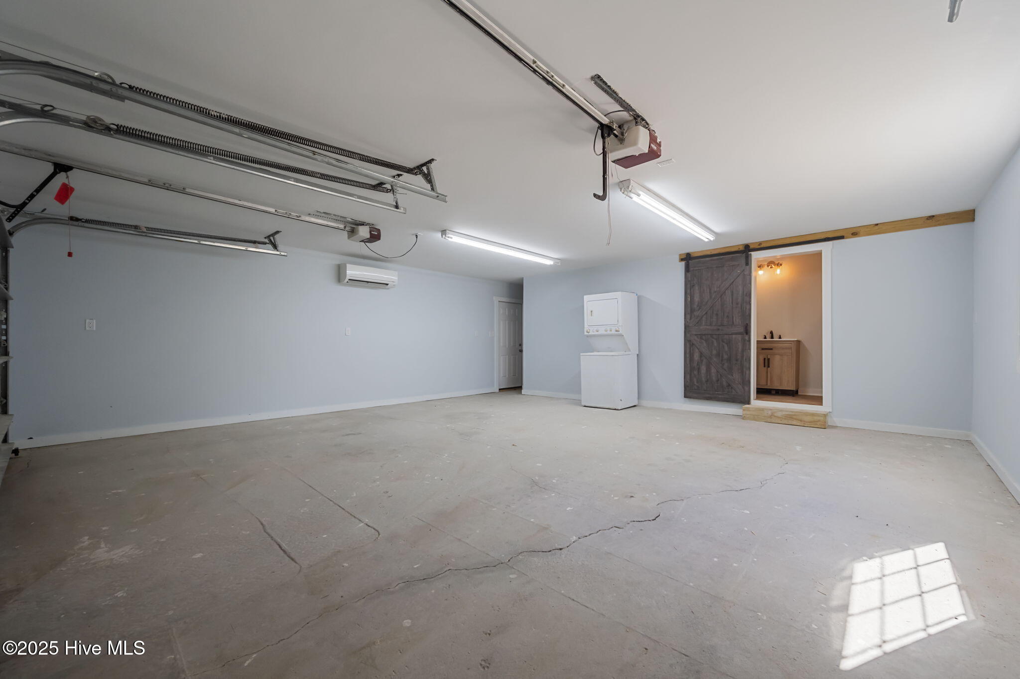 100551658 | Photo 36