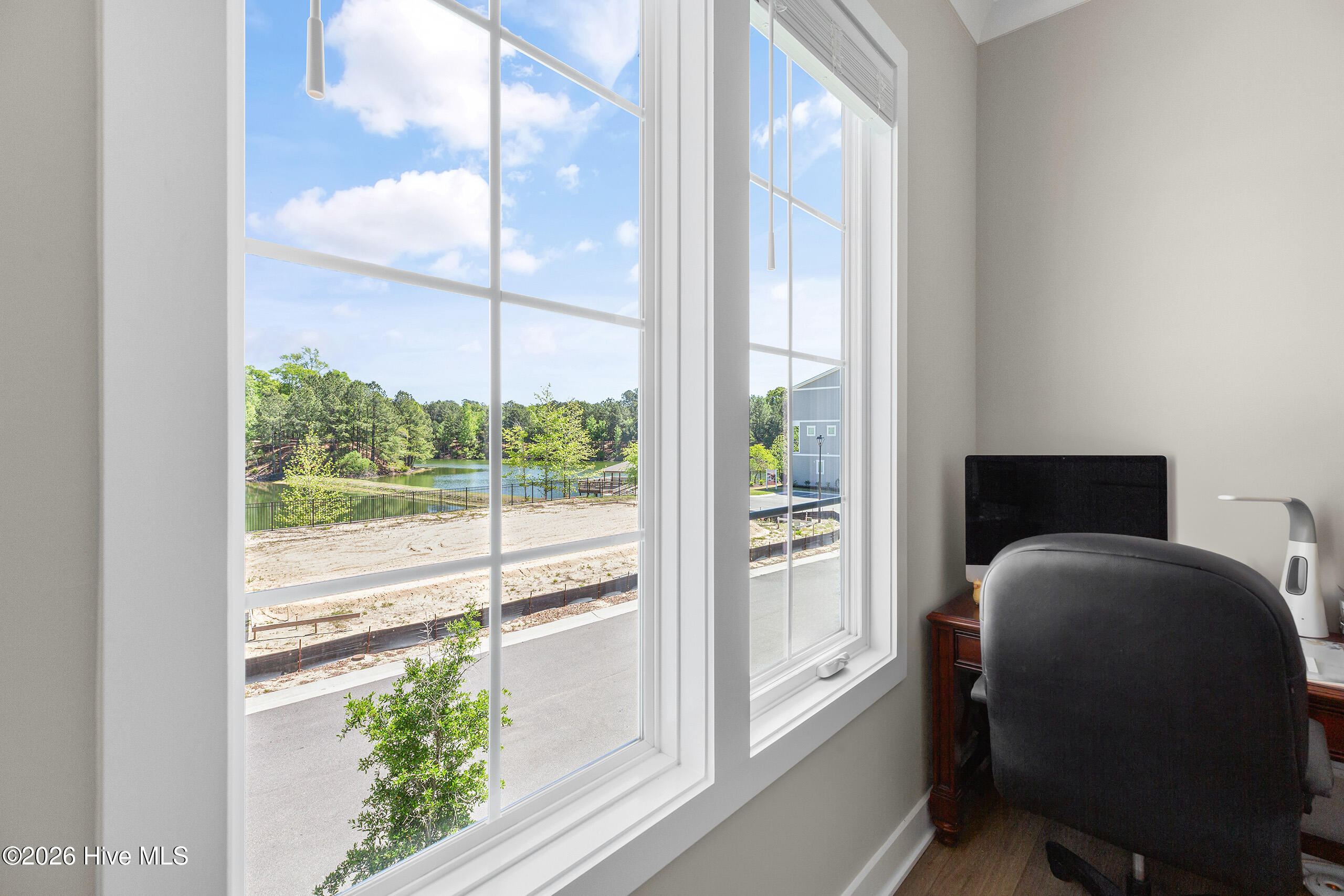 100563450 | Photo 50