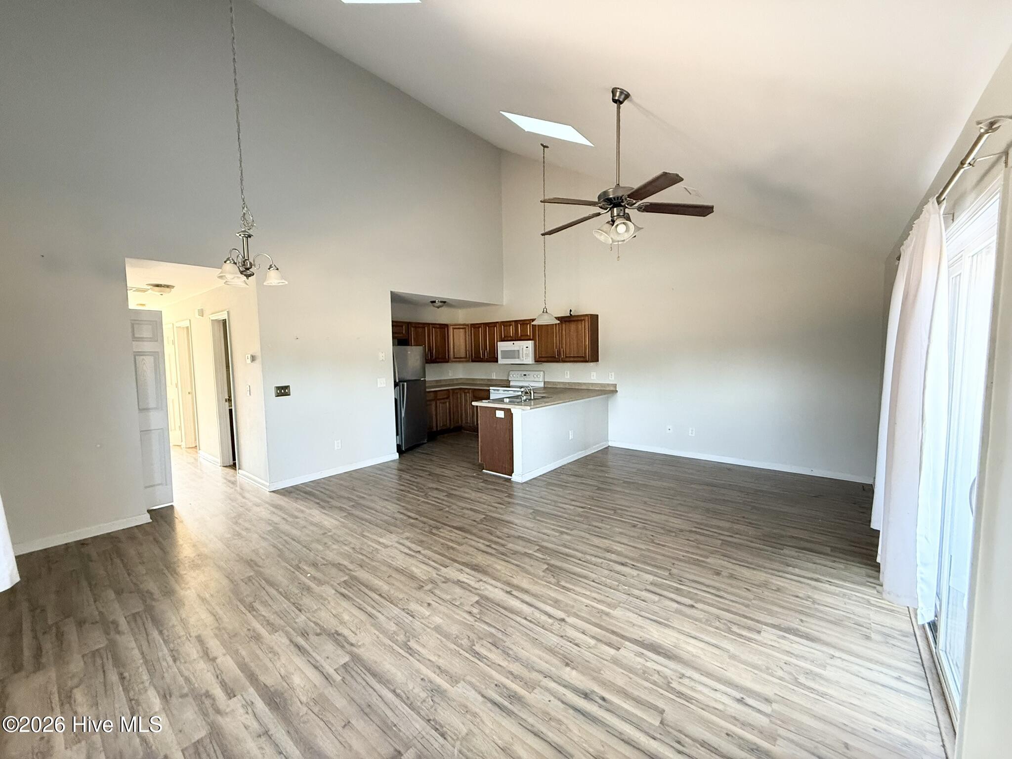 100547385 | Photo 11