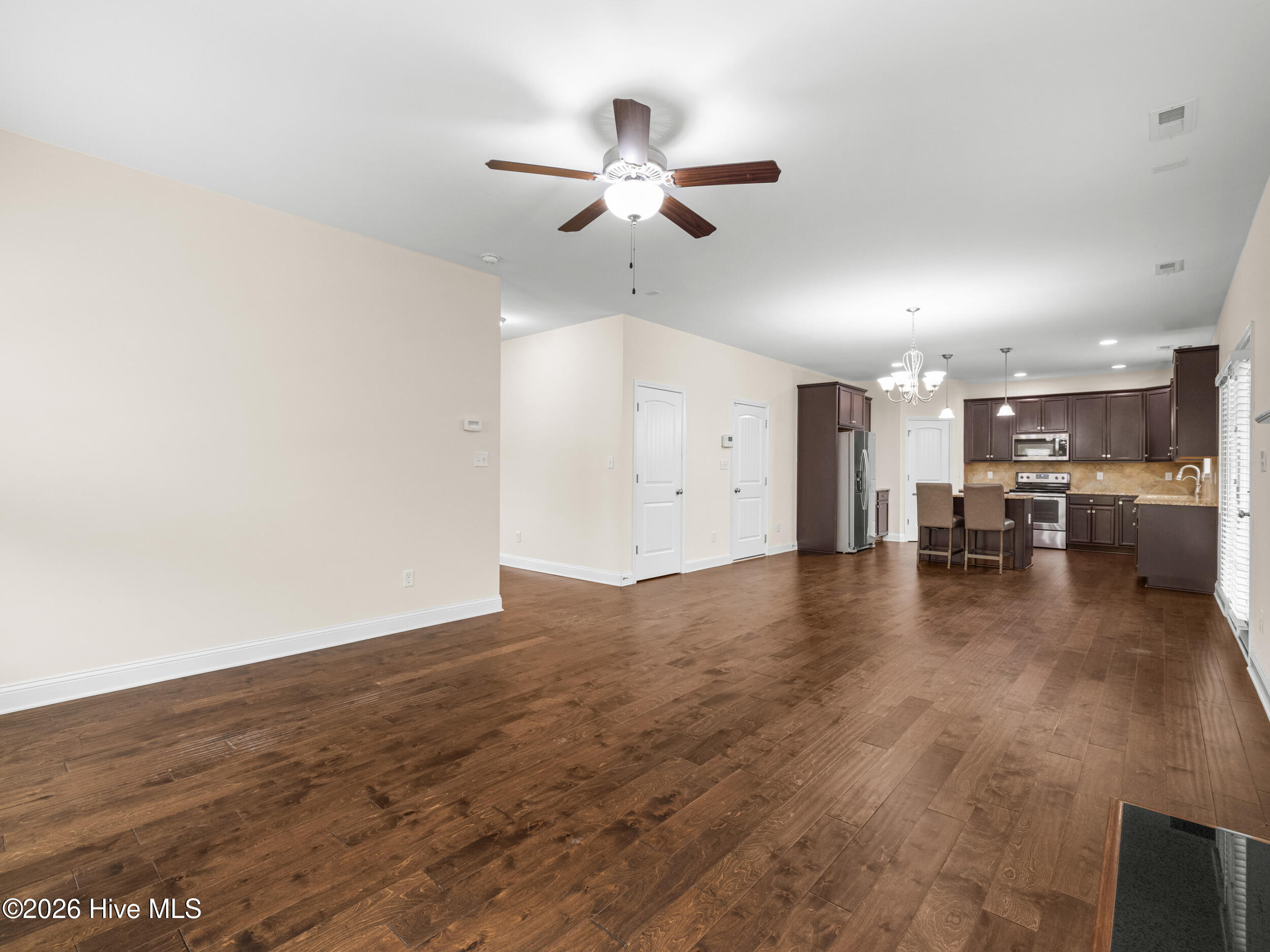 100548772 | Photo 15