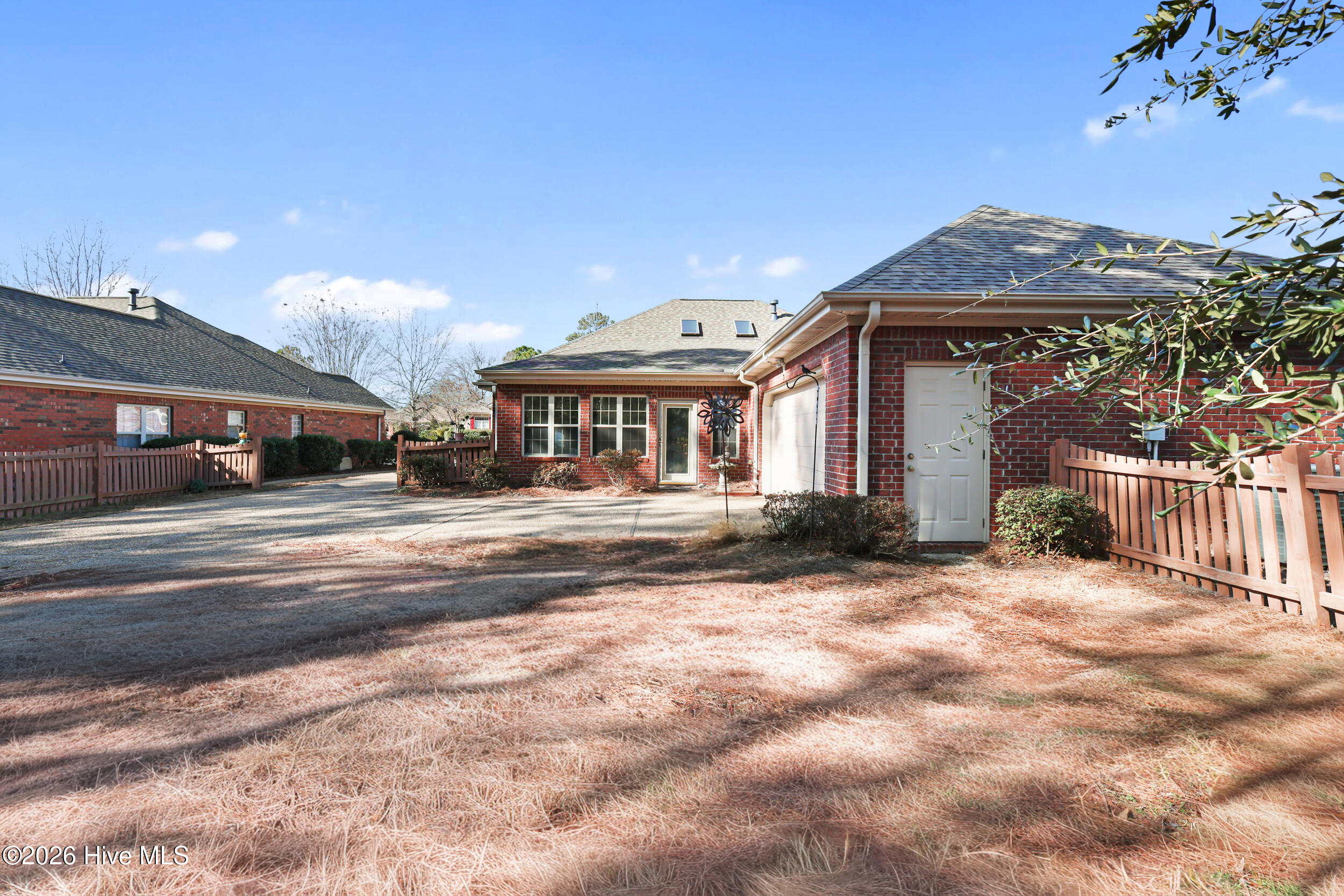 100539179 | Photo 30