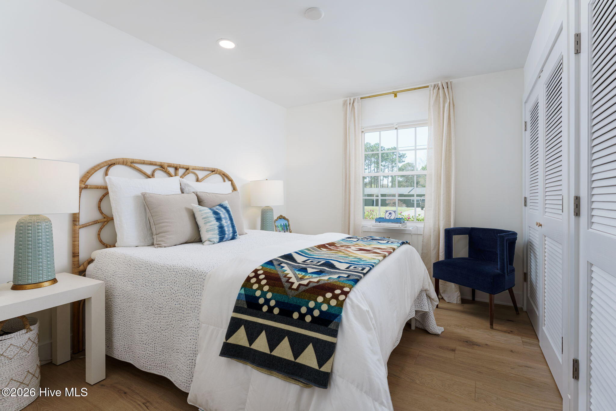 100561167 | Photo 24