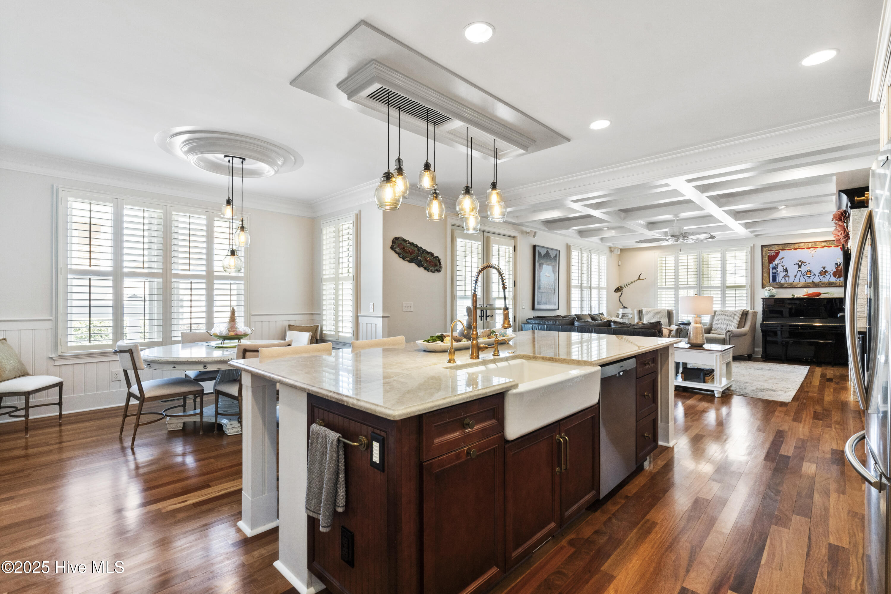 100498817 | Photo 22