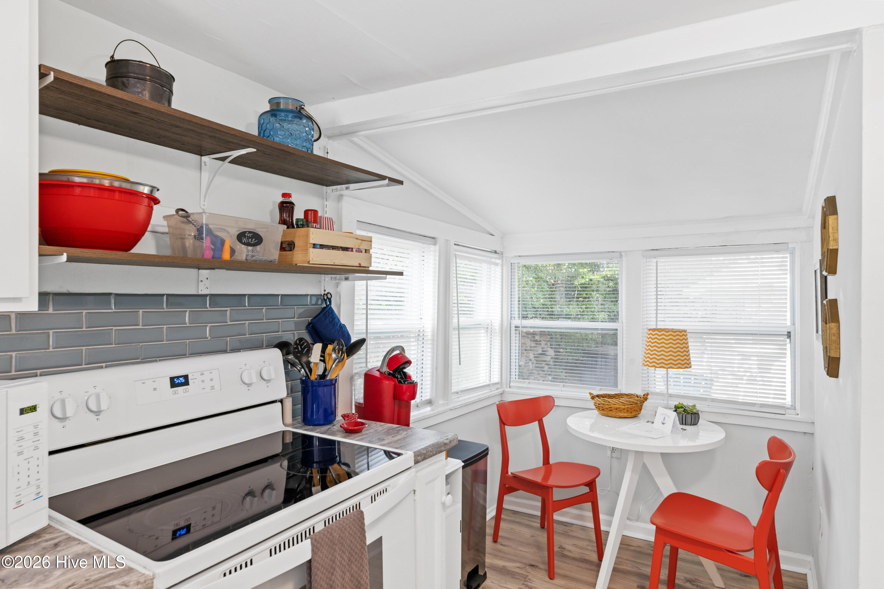 100561657 | Photo 11