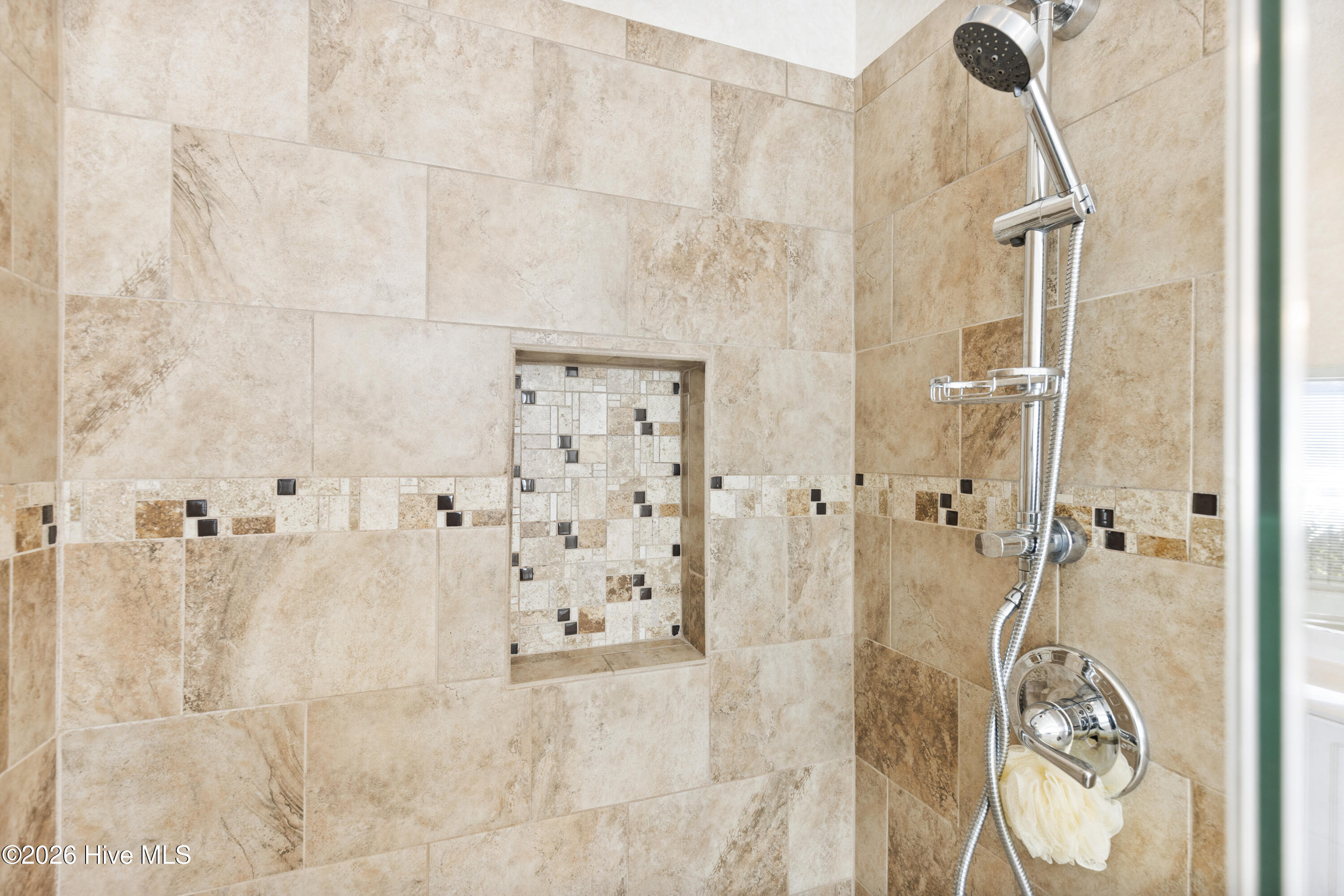 100548408 | Photo 21