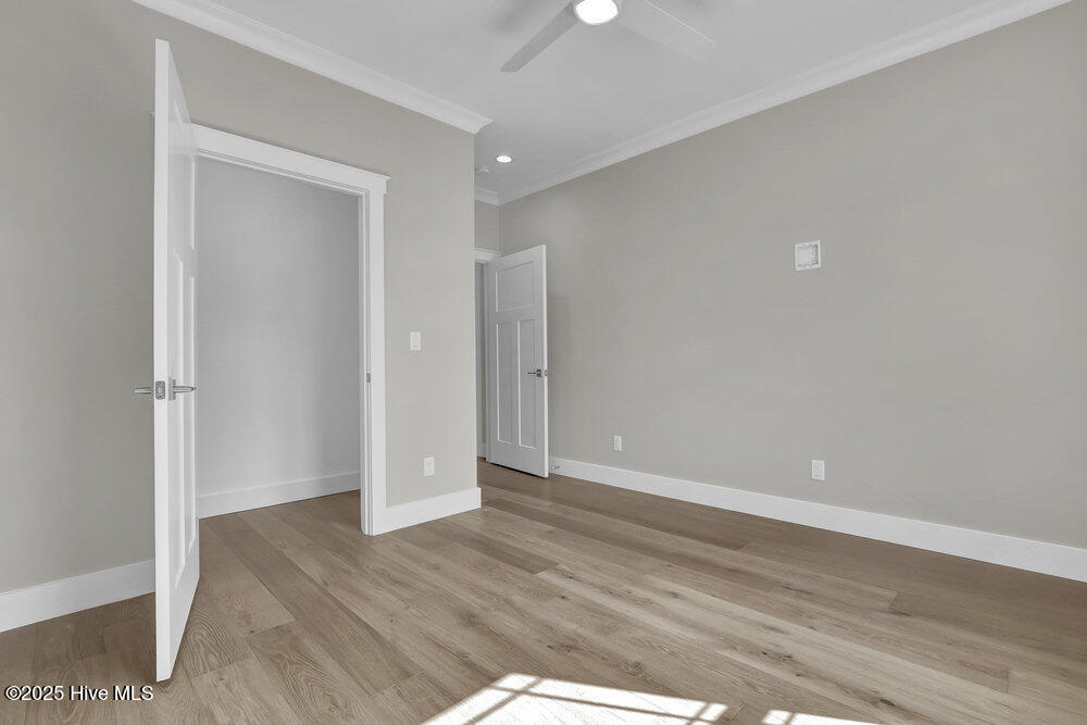 100509859 | Photo 32