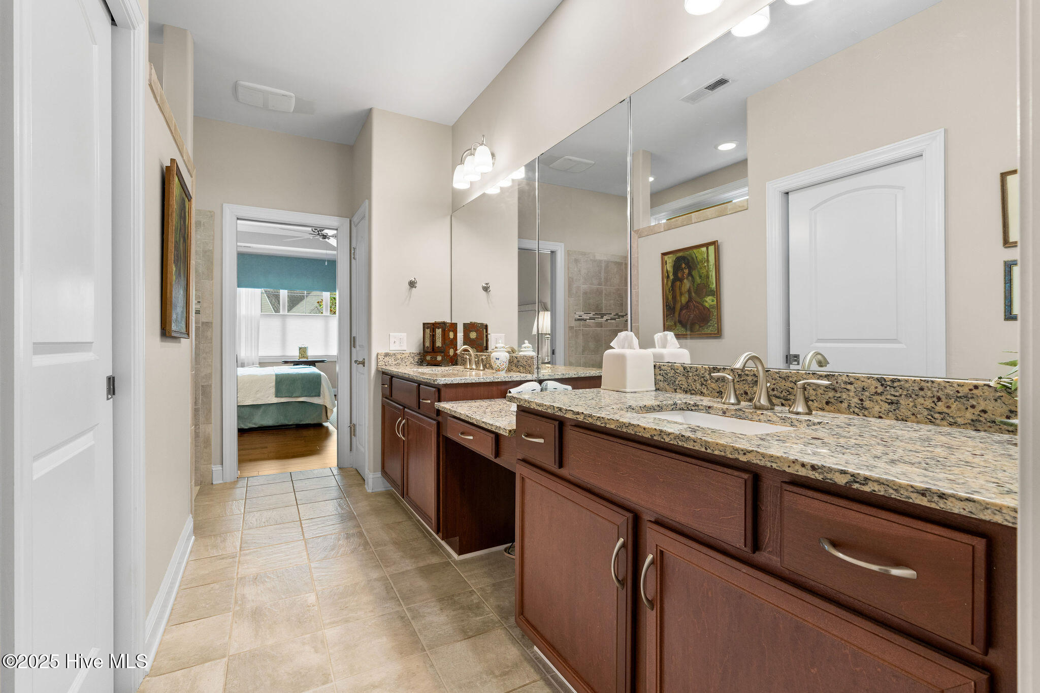 100518693 | Photo 29