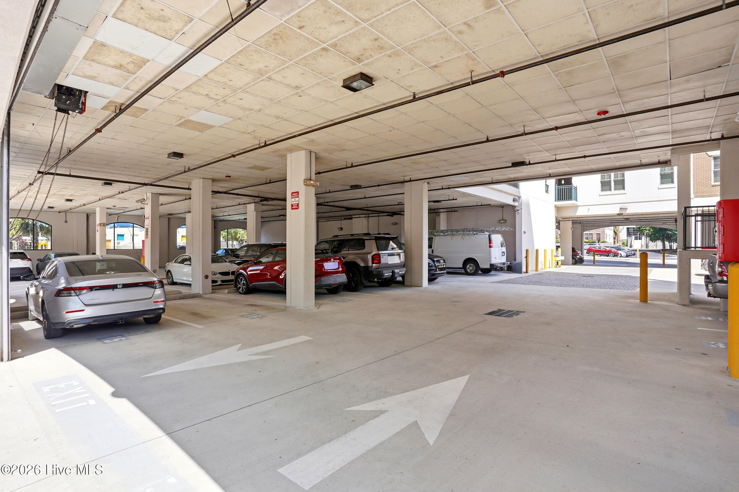 100570172 | Photo 40