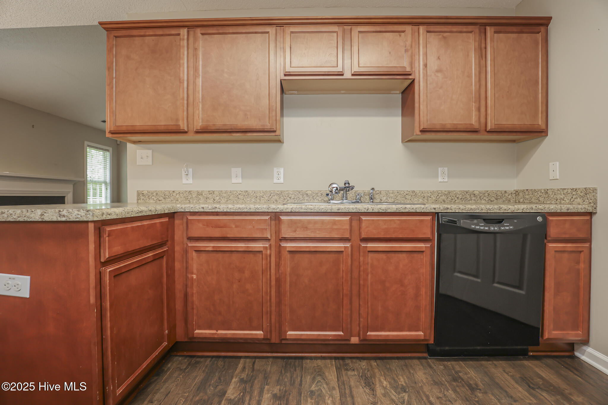 100536070 | Photo 15