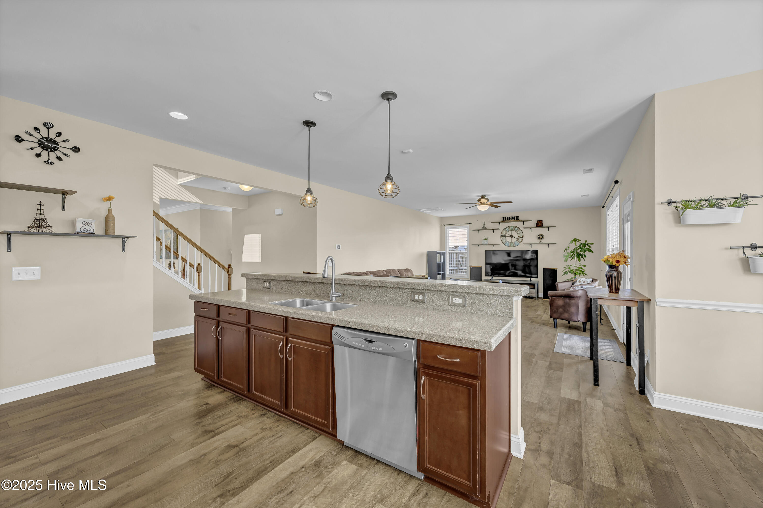 100549704 | Photo 20