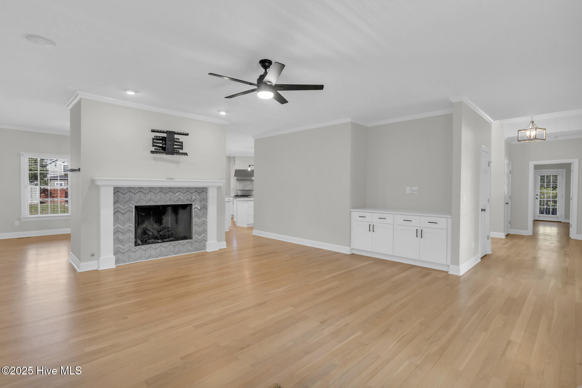 100532167 | Photo 14