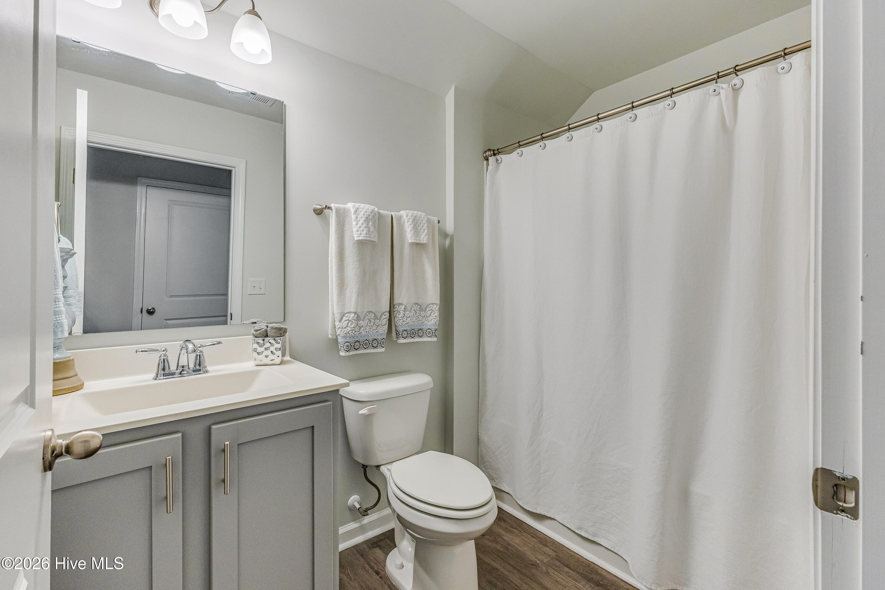 100549305 | Photo 33